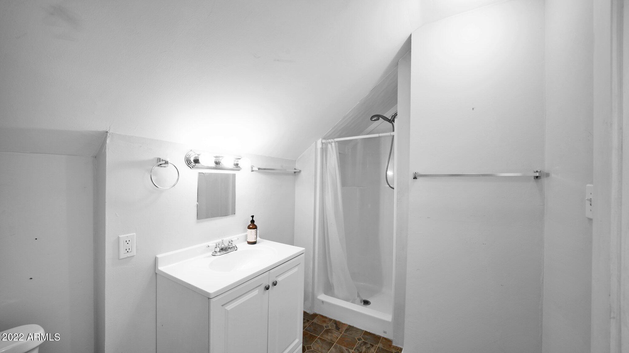 2229 N 21st Place