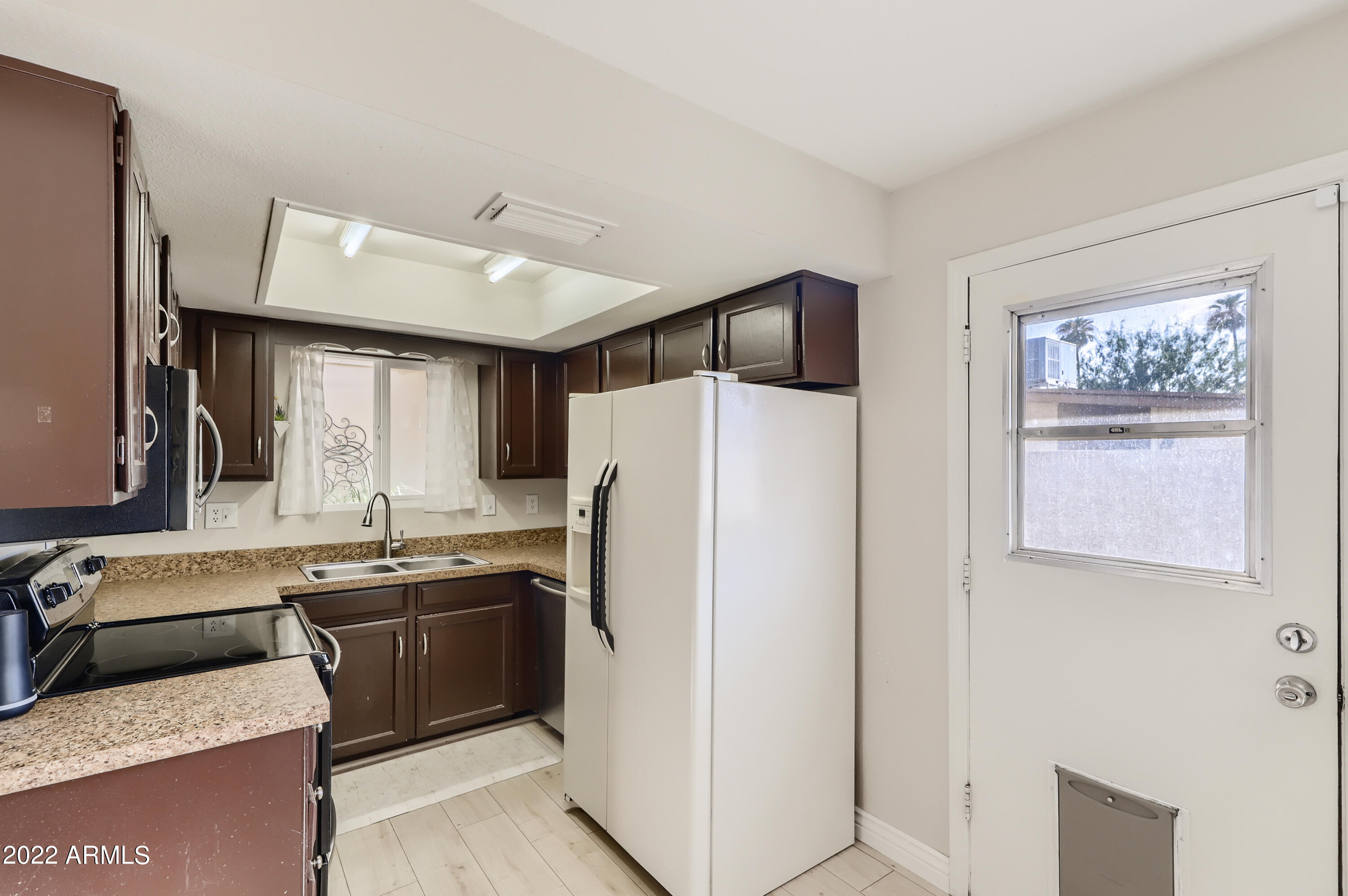 410 W LAGUNA Drive