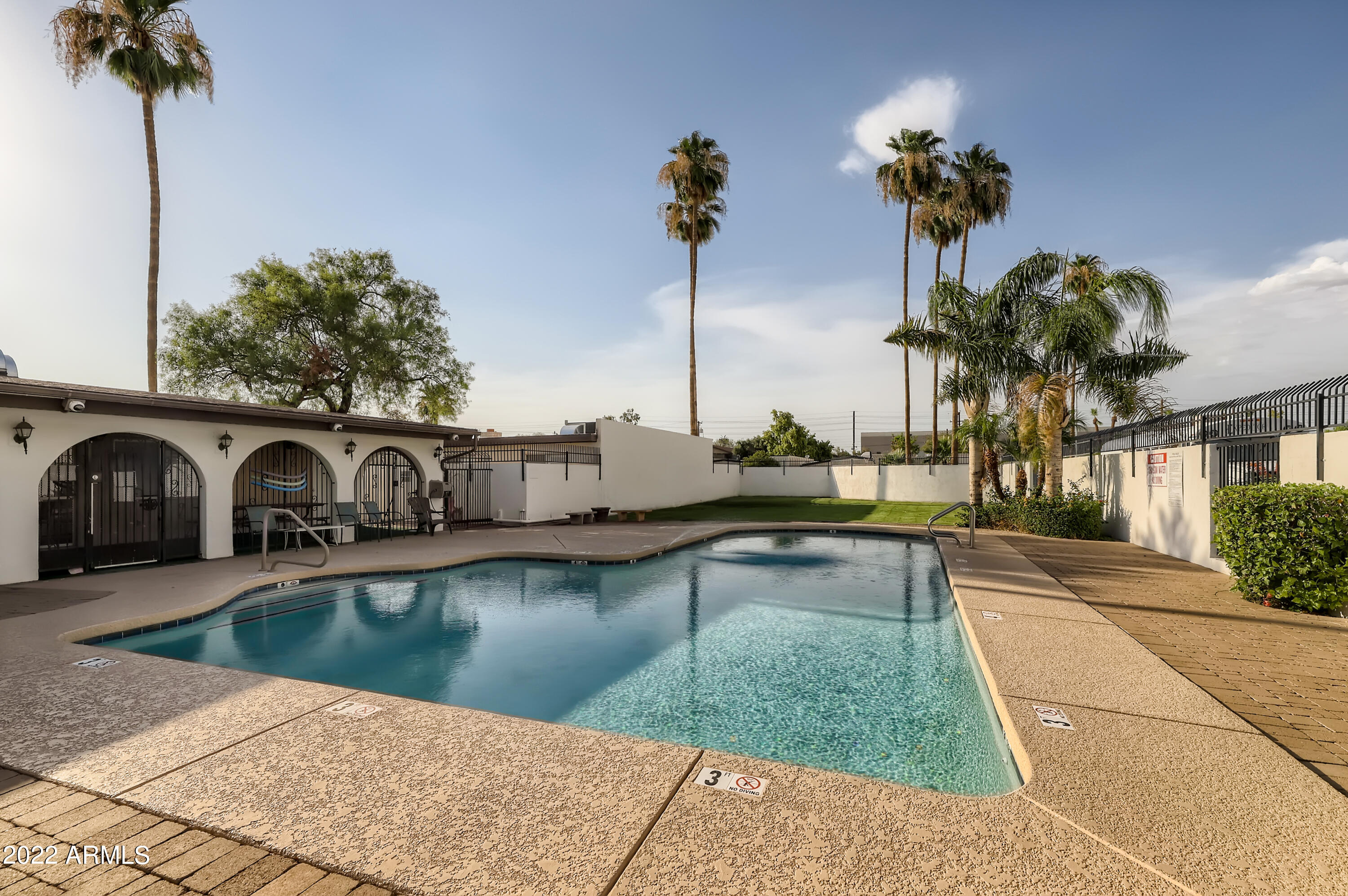 410 W LAGUNA Drive