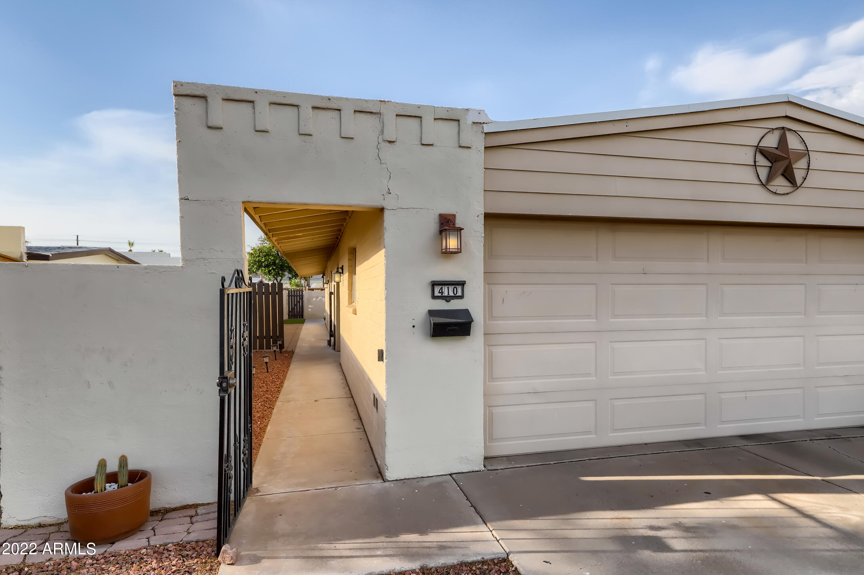 410 W LAGUNA Drive