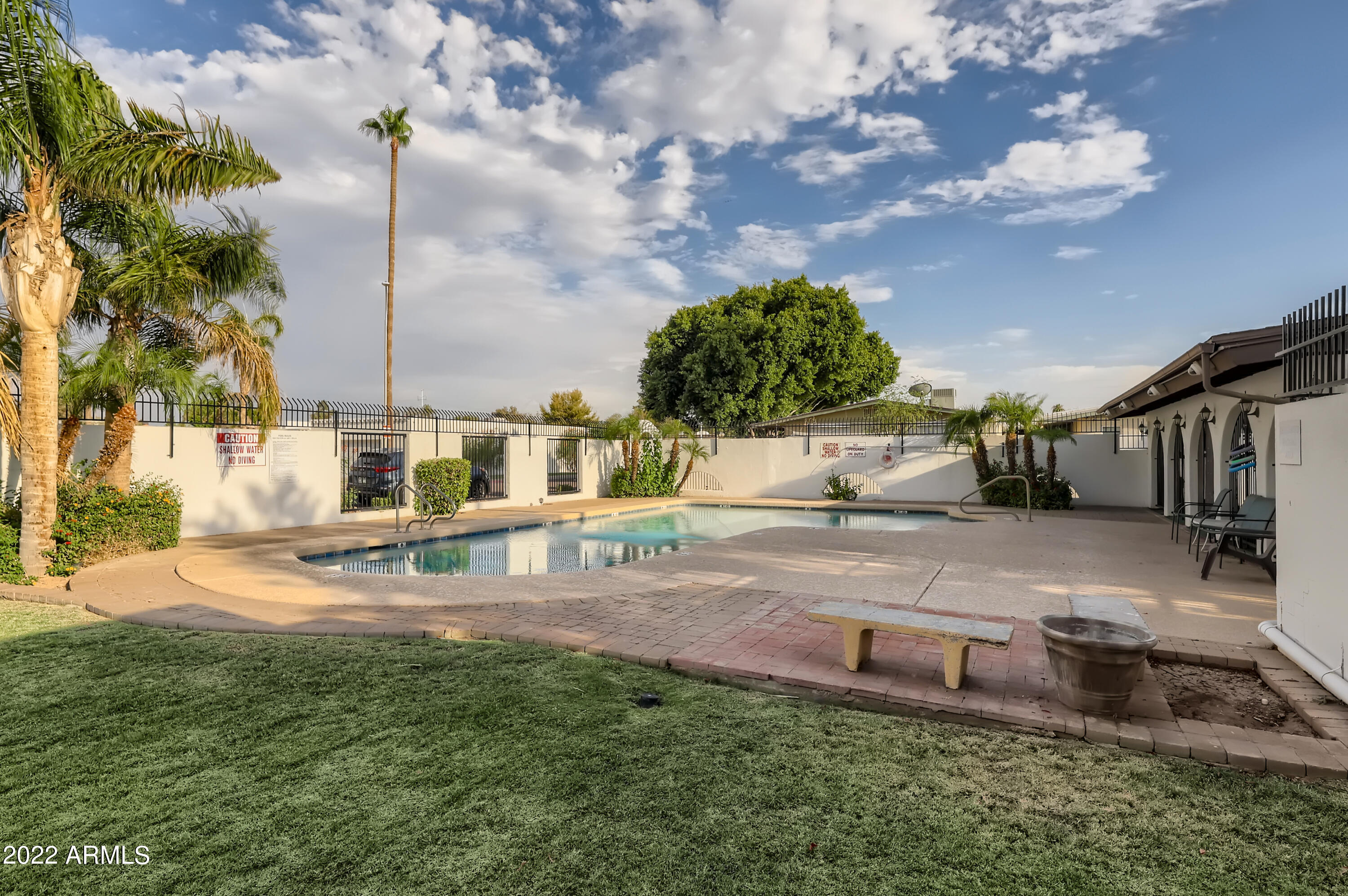 410 W LAGUNA Drive