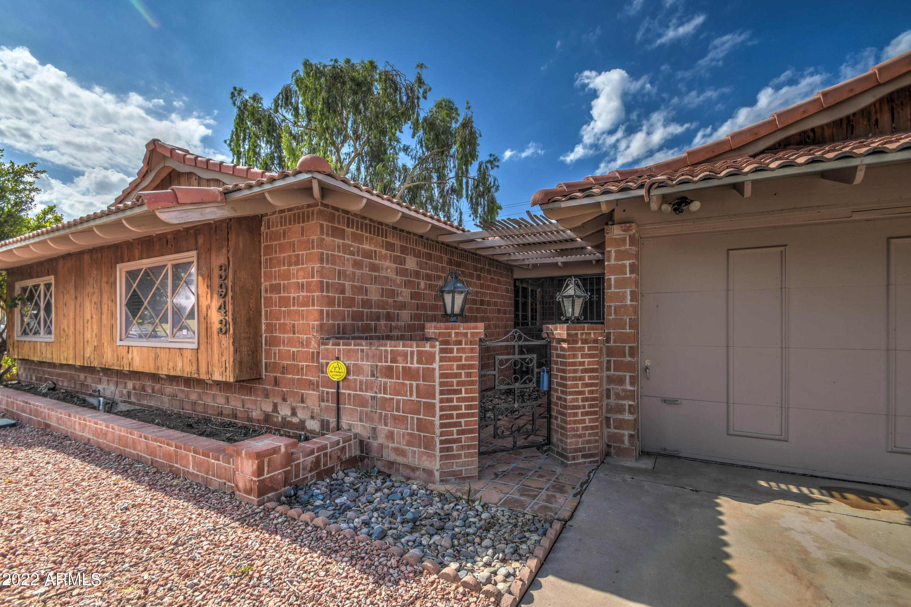 3943 W OCOTILLO Road