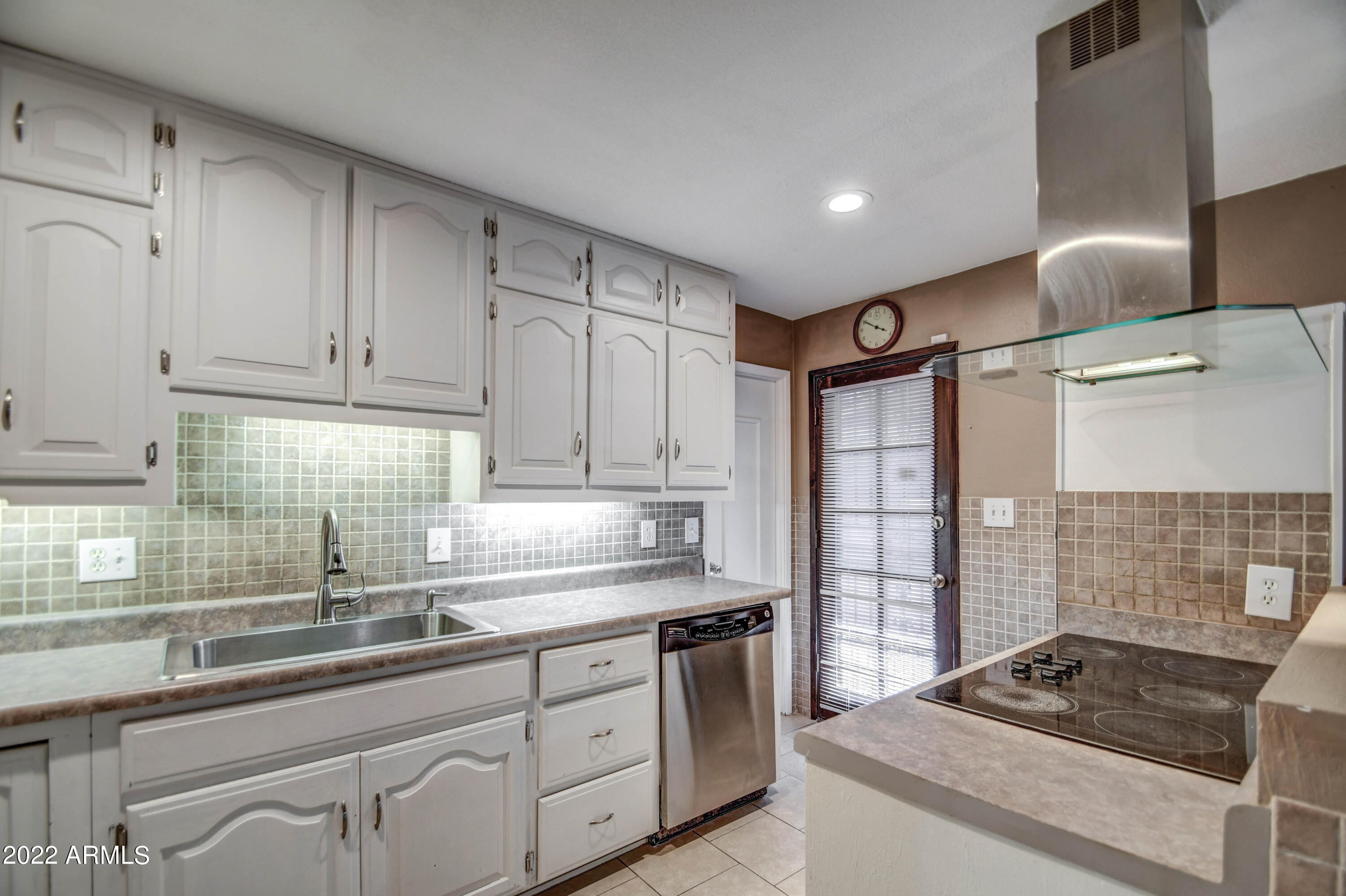 3943 W OCOTILLO Road