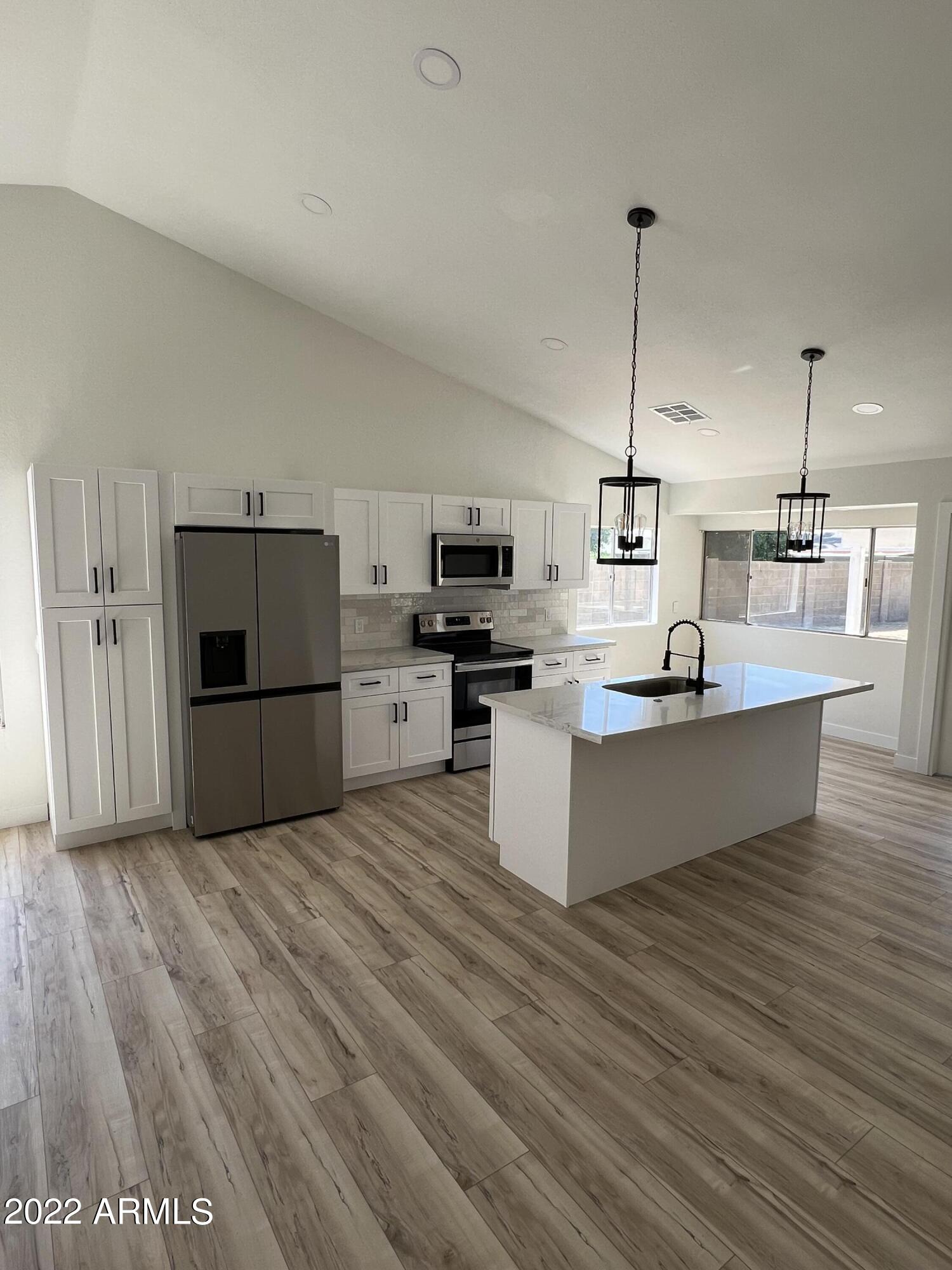 4315 E VISTA Drive