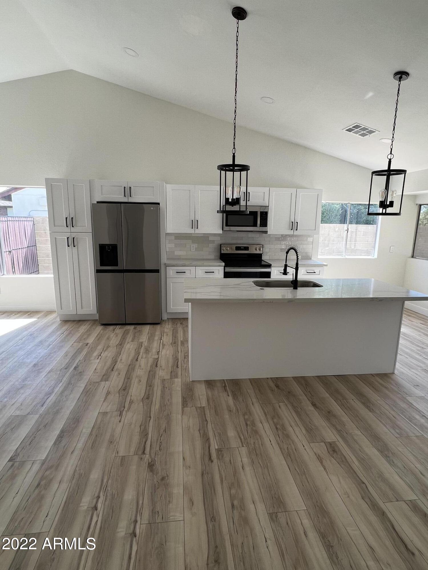 4315 E VISTA Drive