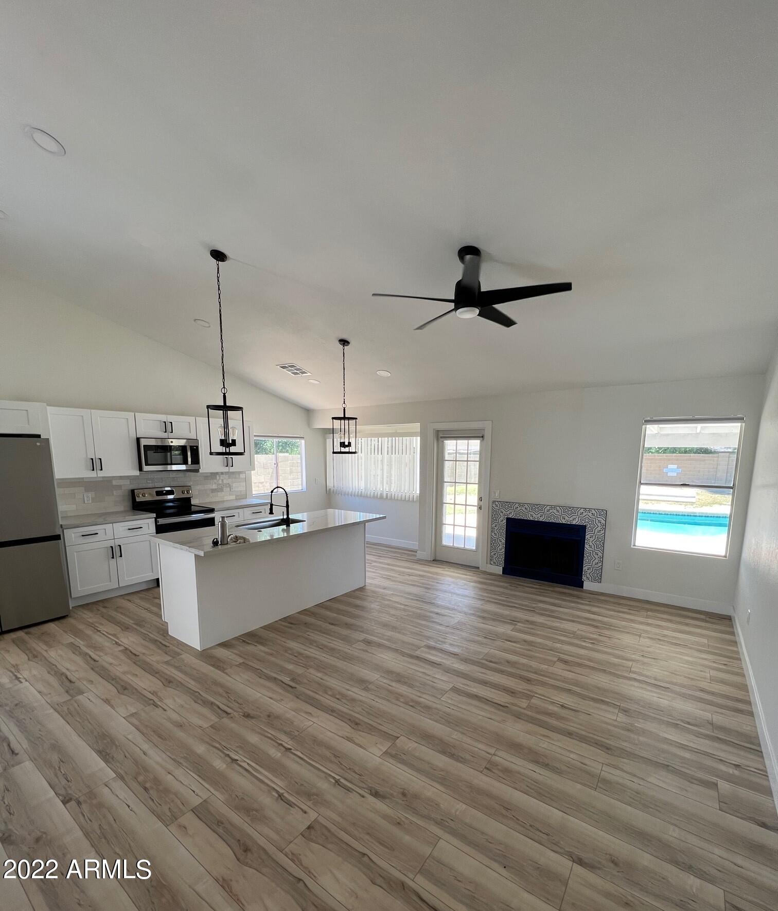4315 E VISTA Drive