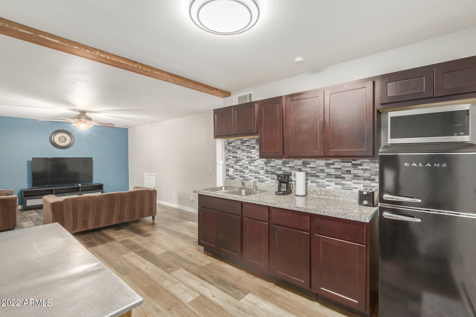 713 E PALOMINO Drive