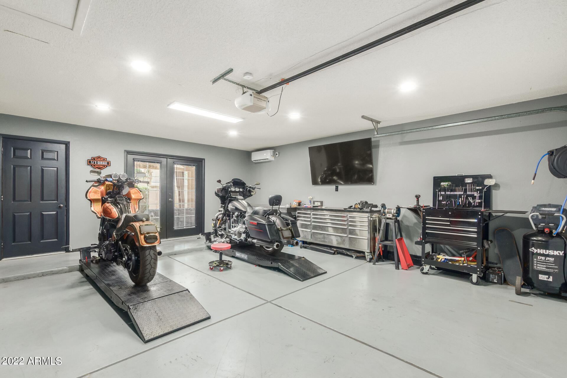 713 E PALOMINO Drive