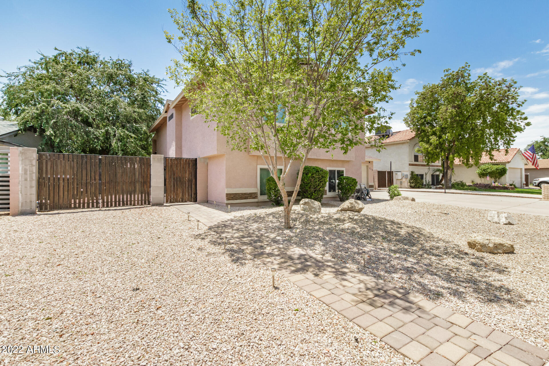 713 E PALOMINO Drive