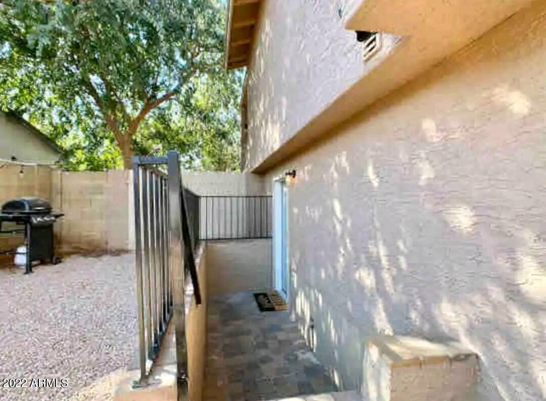 713 E PALOMINO Drive