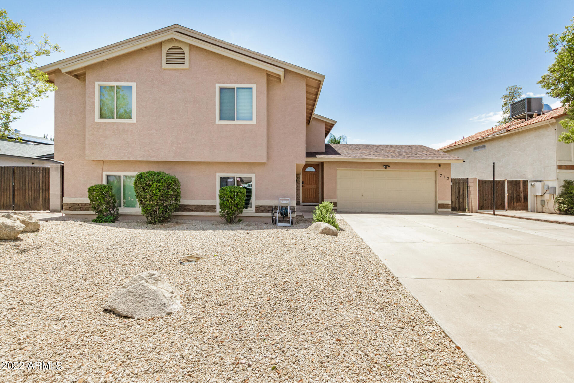 713 E PALOMINO Drive