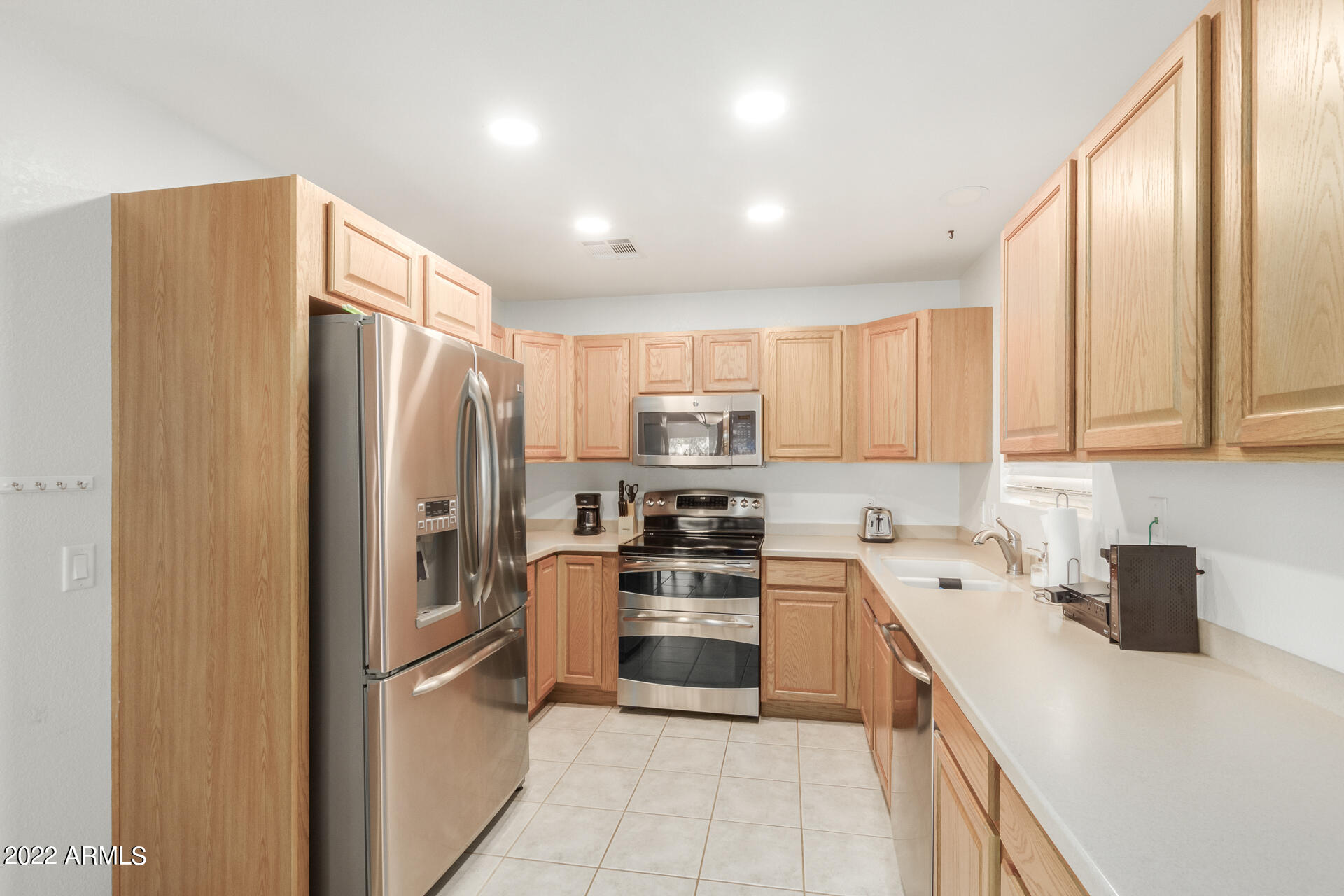 713 E PALOMINO Drive