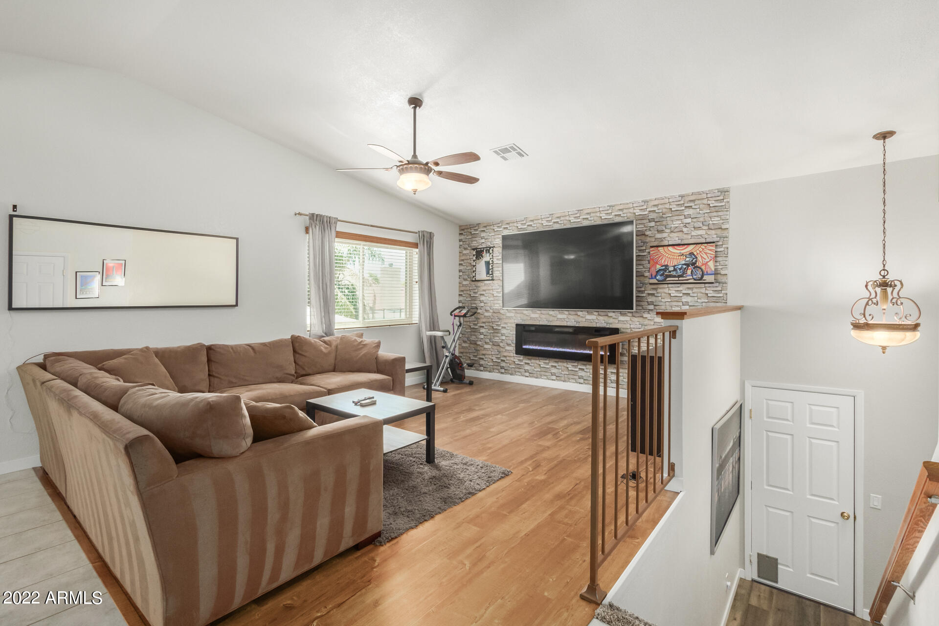 713 E PALOMINO Drive