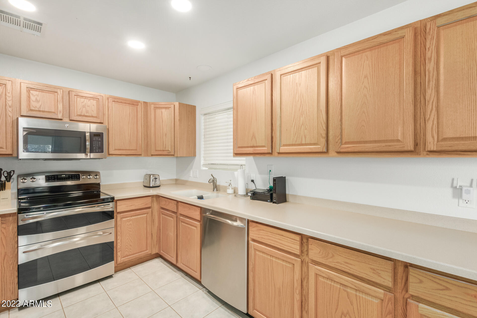 713 E PALOMINO Drive