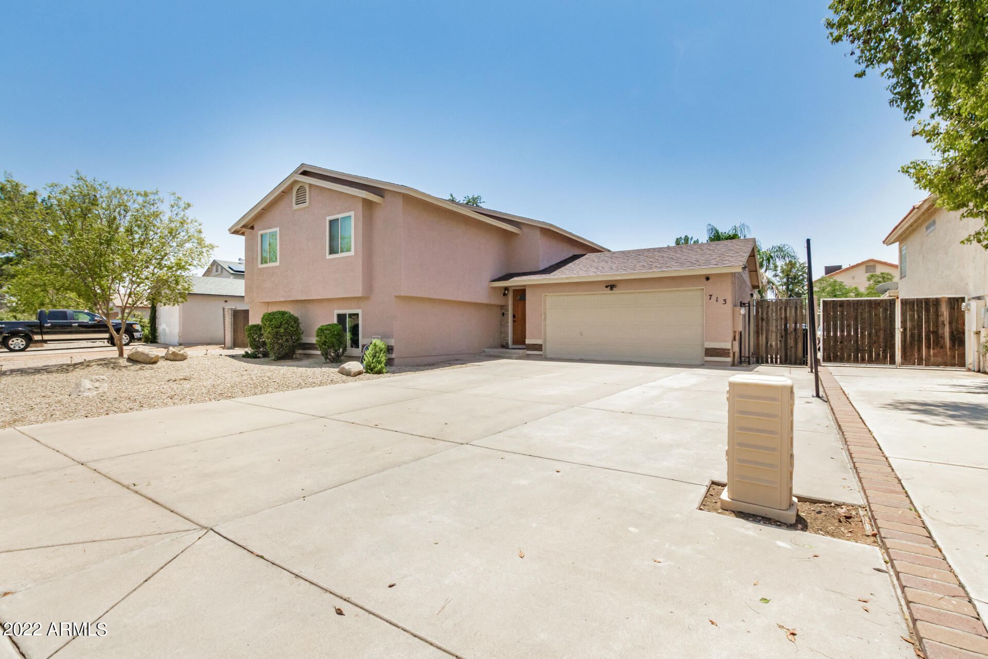 713 E PALOMINO Drive