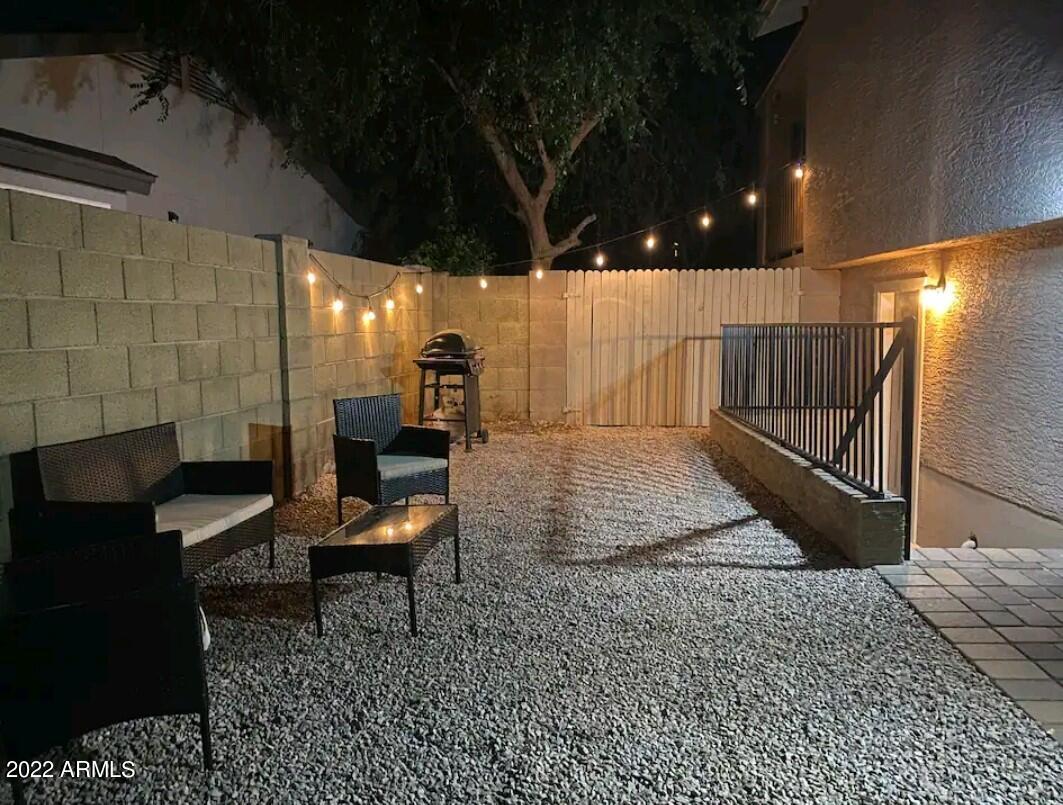 713 E PALOMINO Drive