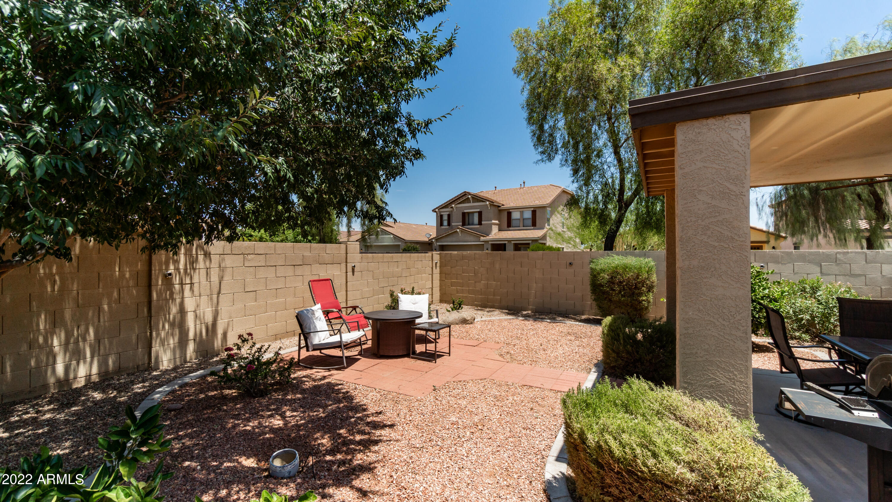 906 E DESERT ROSE Trail