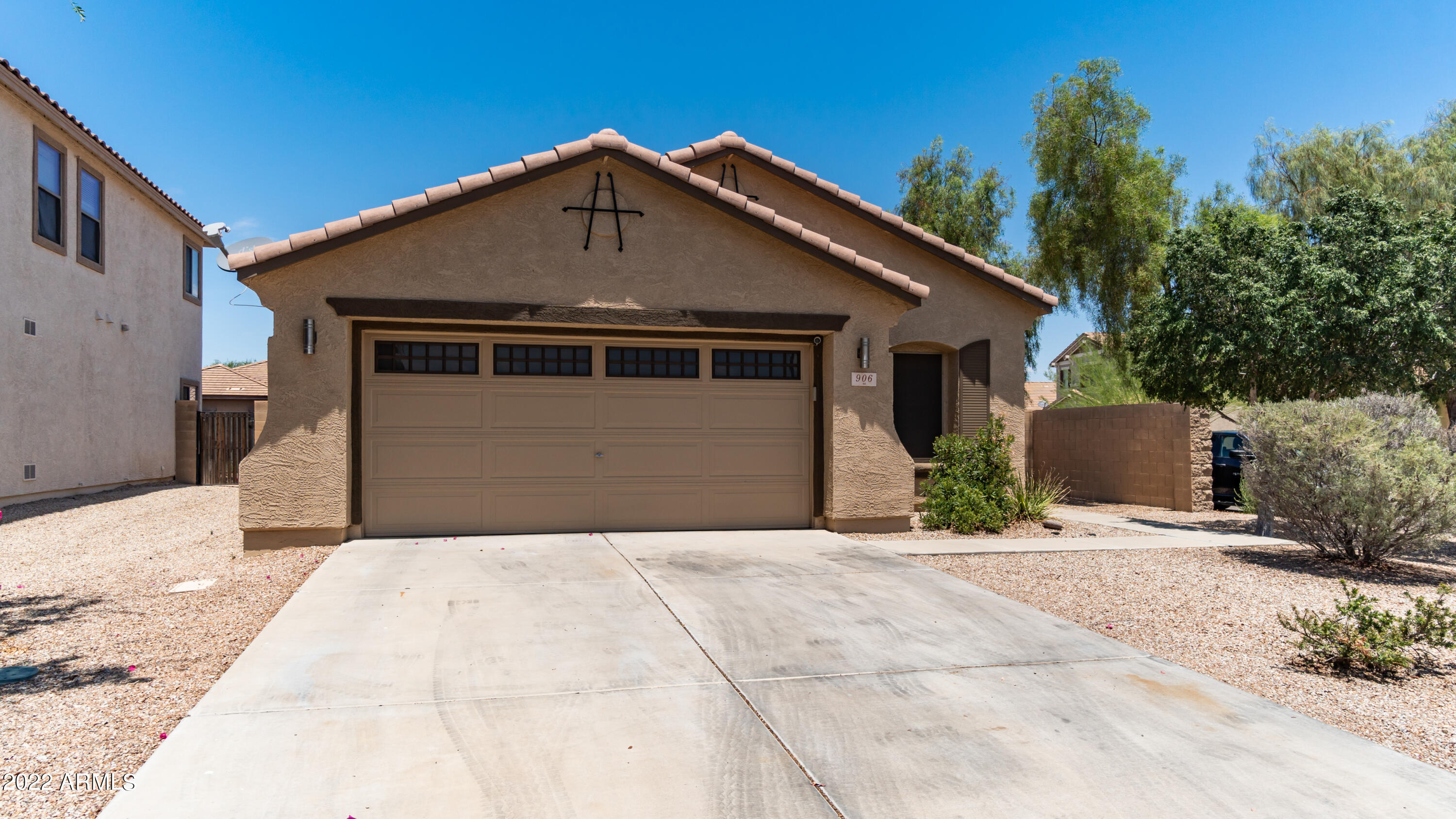 906 E DESERT ROSE Trail