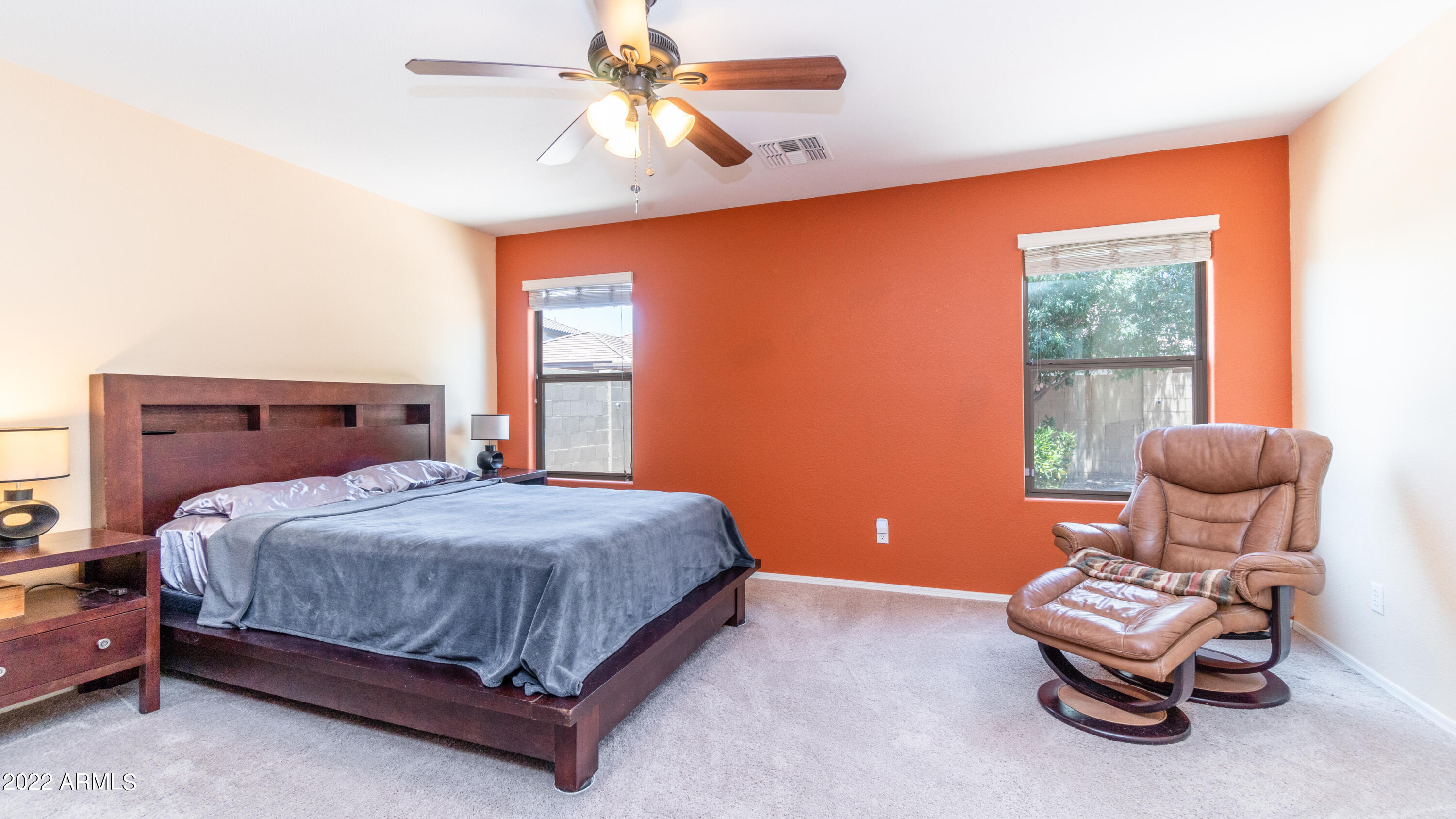 906 E DESERT ROSE Trail