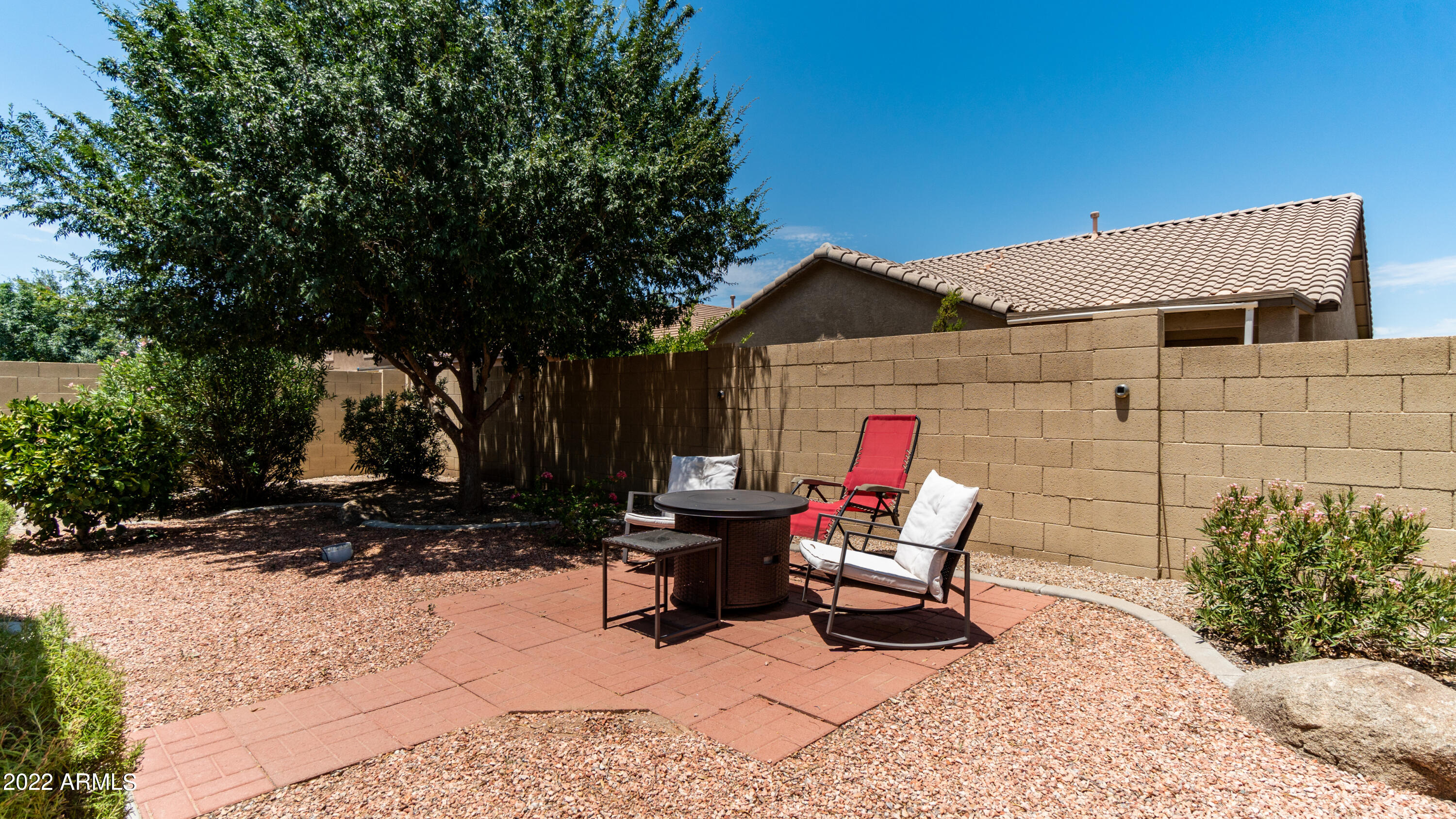 906 E DESERT ROSE Trail