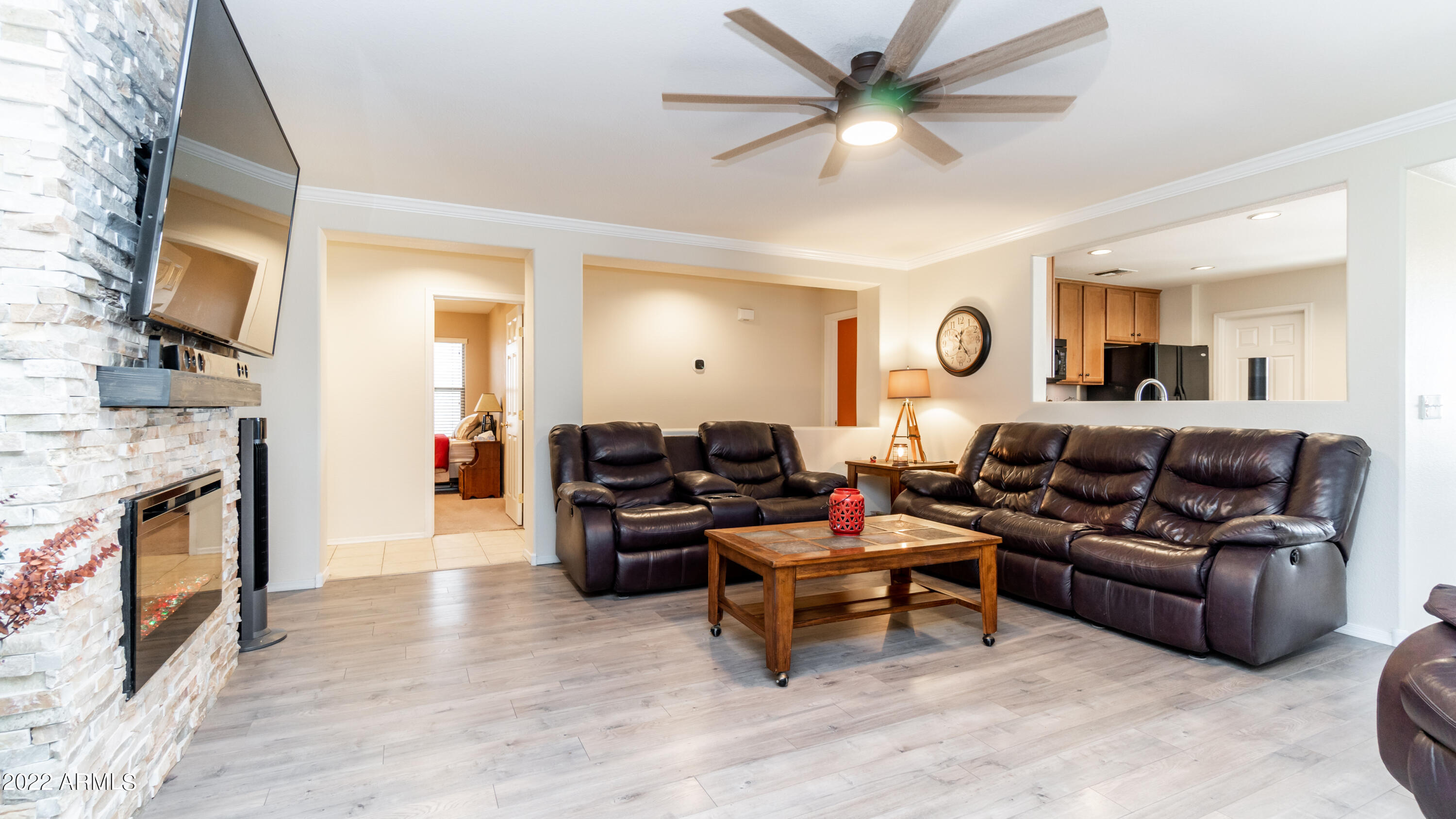 906 E DESERT ROSE Trail