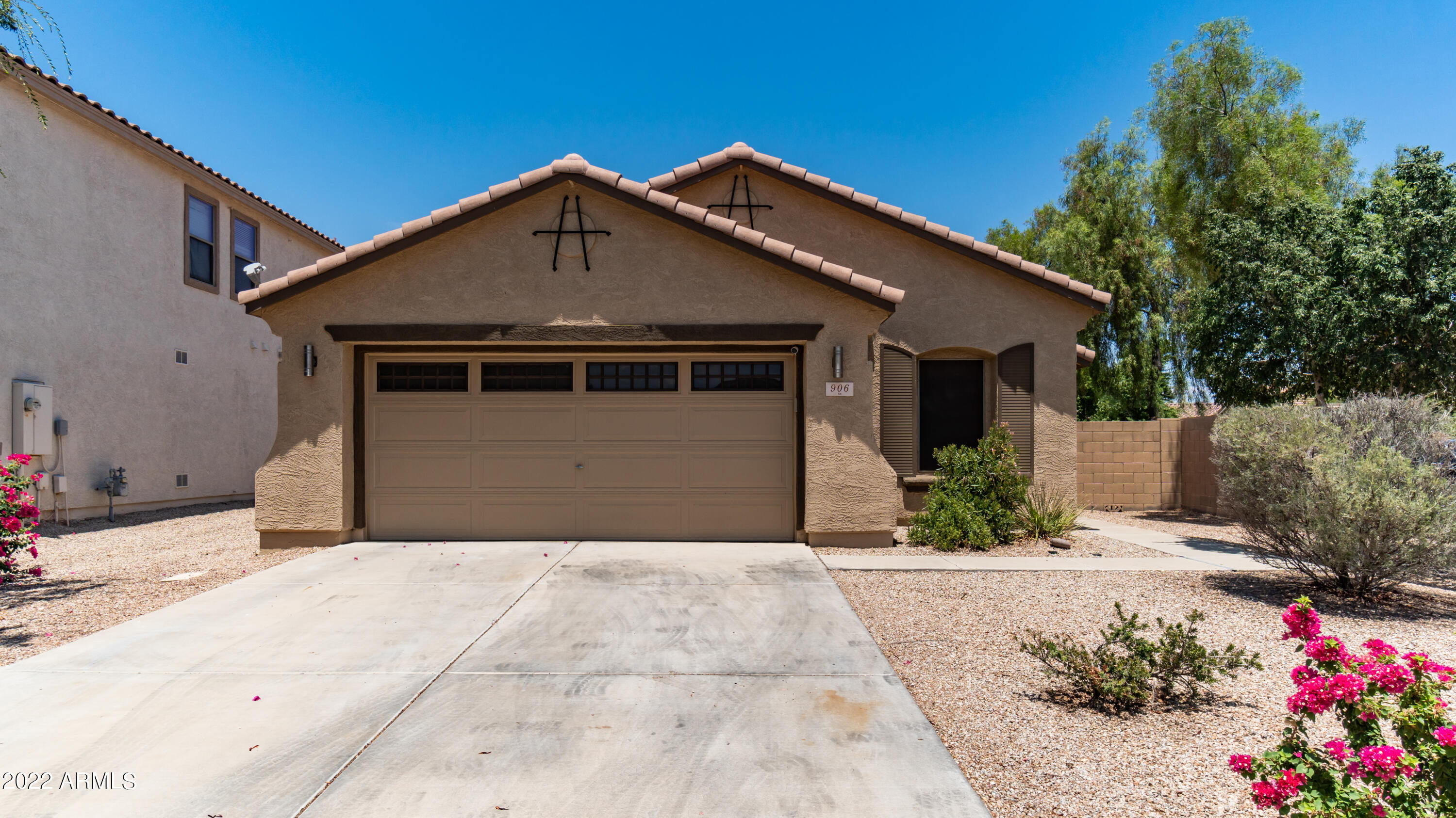 906 E DESERT ROSE Trail