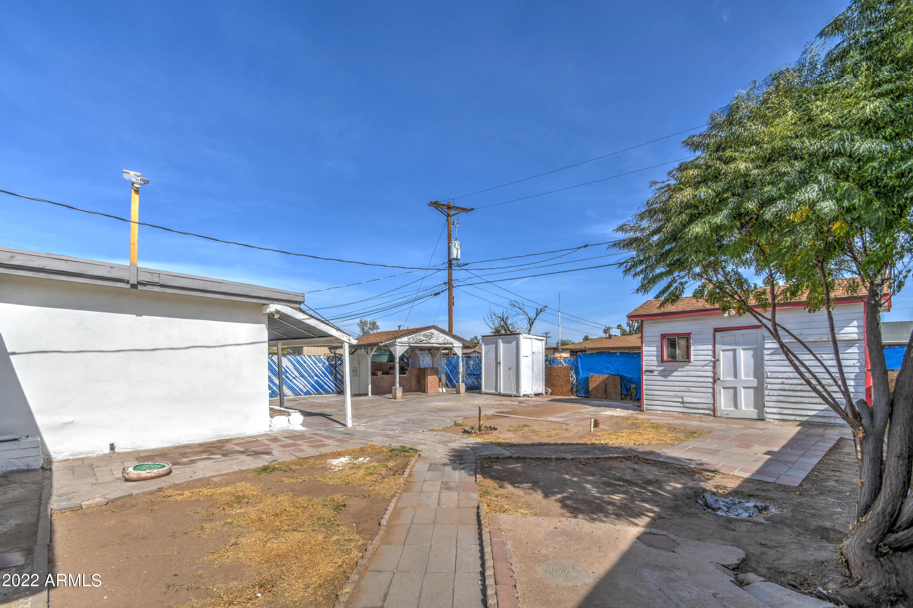 4521 W CLARENDON Avenue
