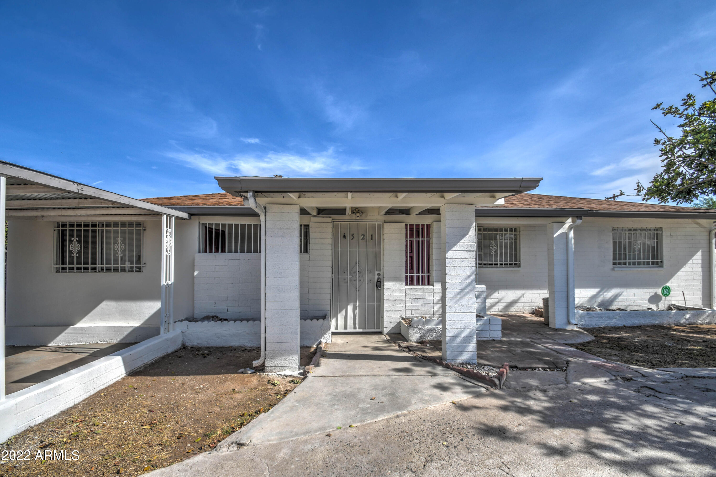 4521 W CLARENDON Avenue