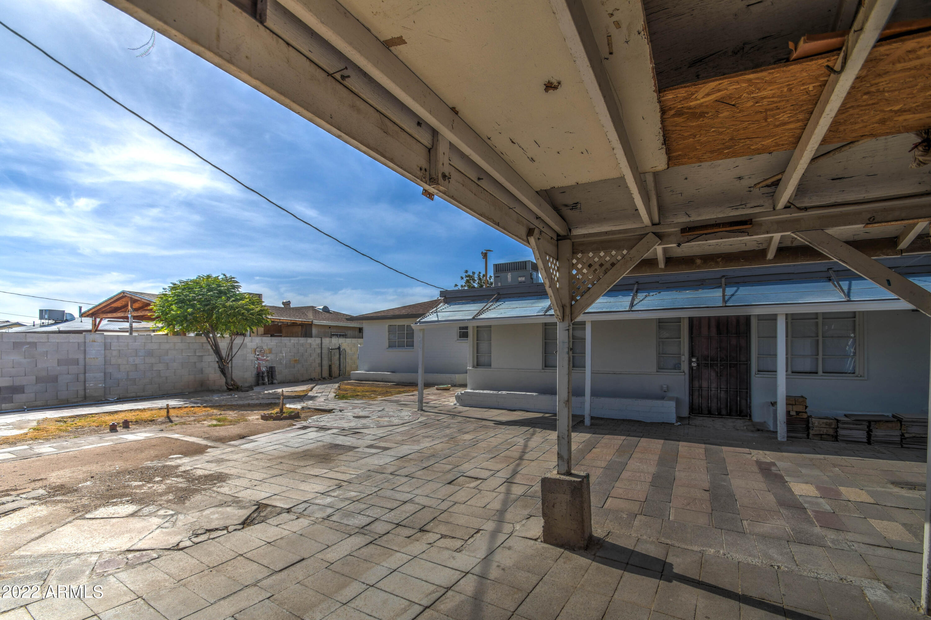 4521 W CLARENDON Avenue
