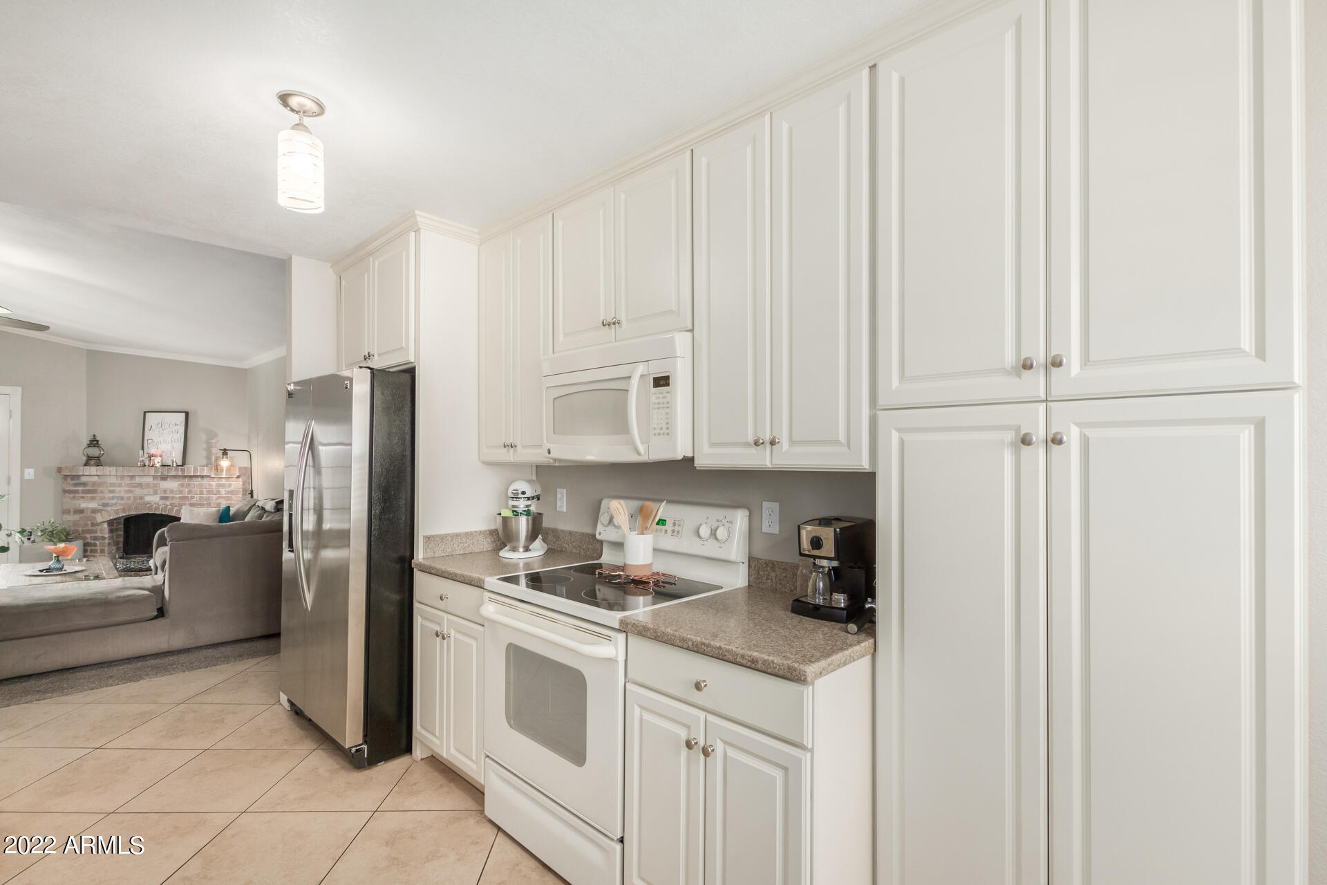 121 E CAMPO BELLO Drive