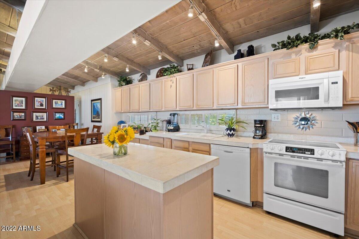 6600 N 10TH Street