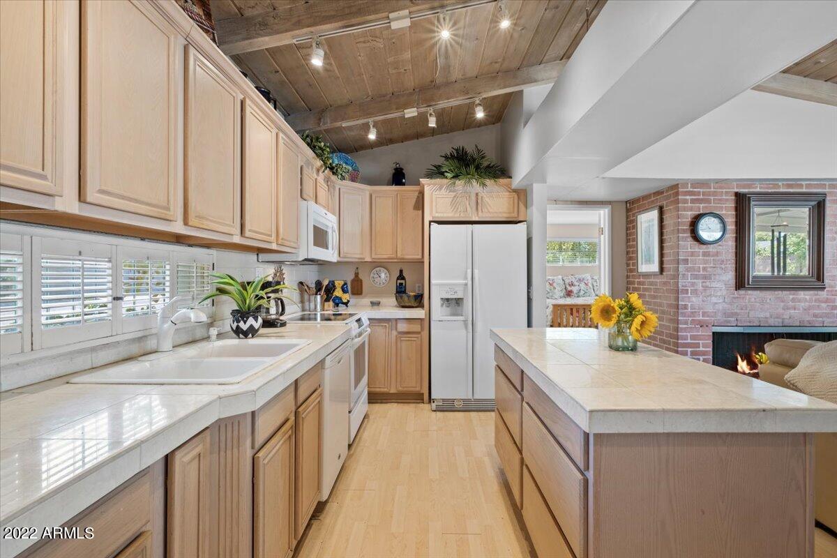 6600 N 10TH Street