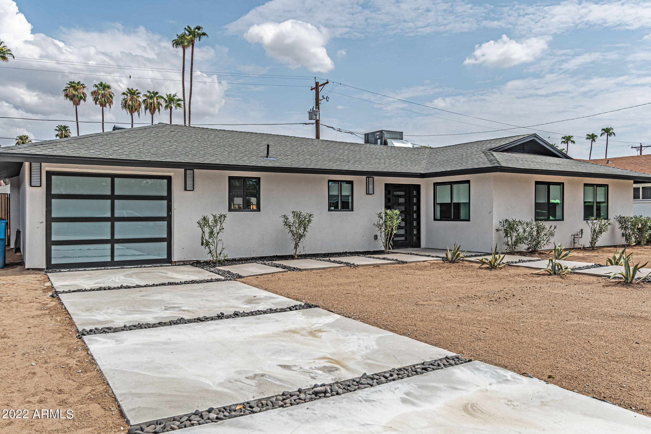 3022 E Whitton Avenue