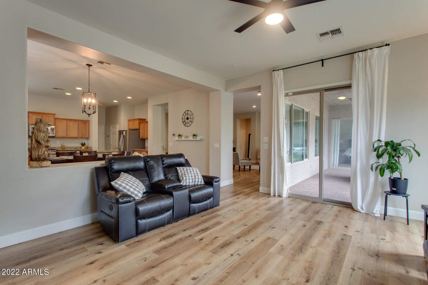2244 W WHITMAN Court