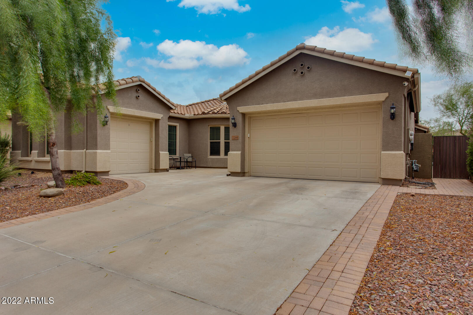 2244 W WHITMAN Court