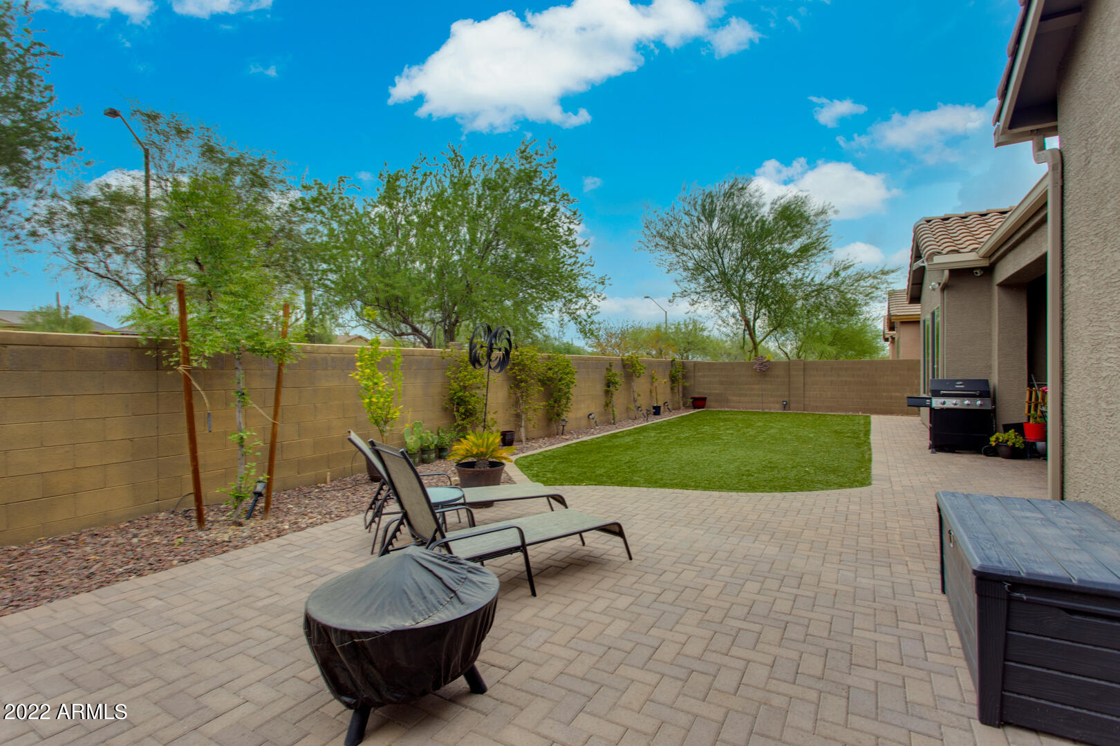 2244 W WHITMAN Court