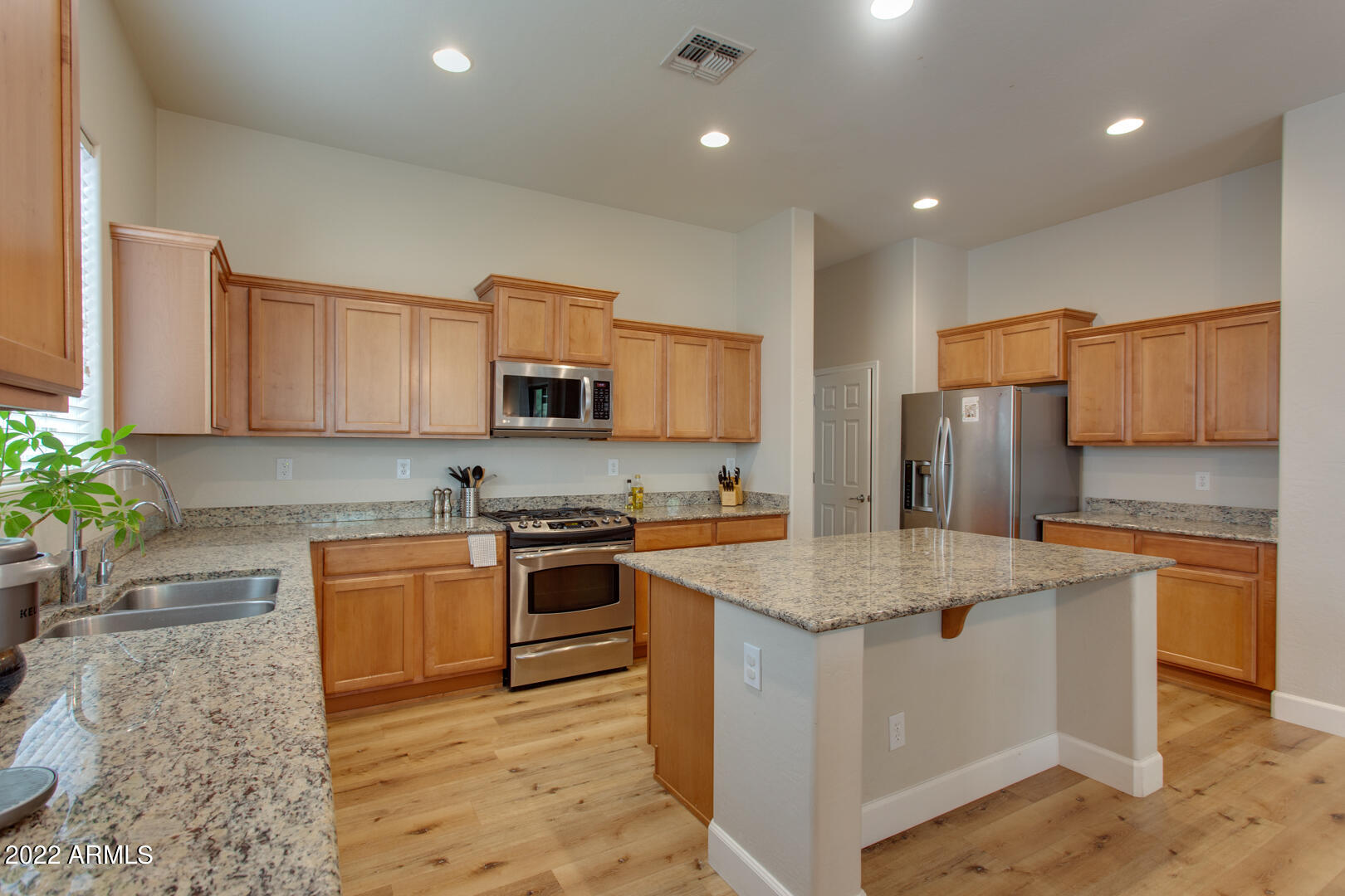 2244 W WHITMAN Court