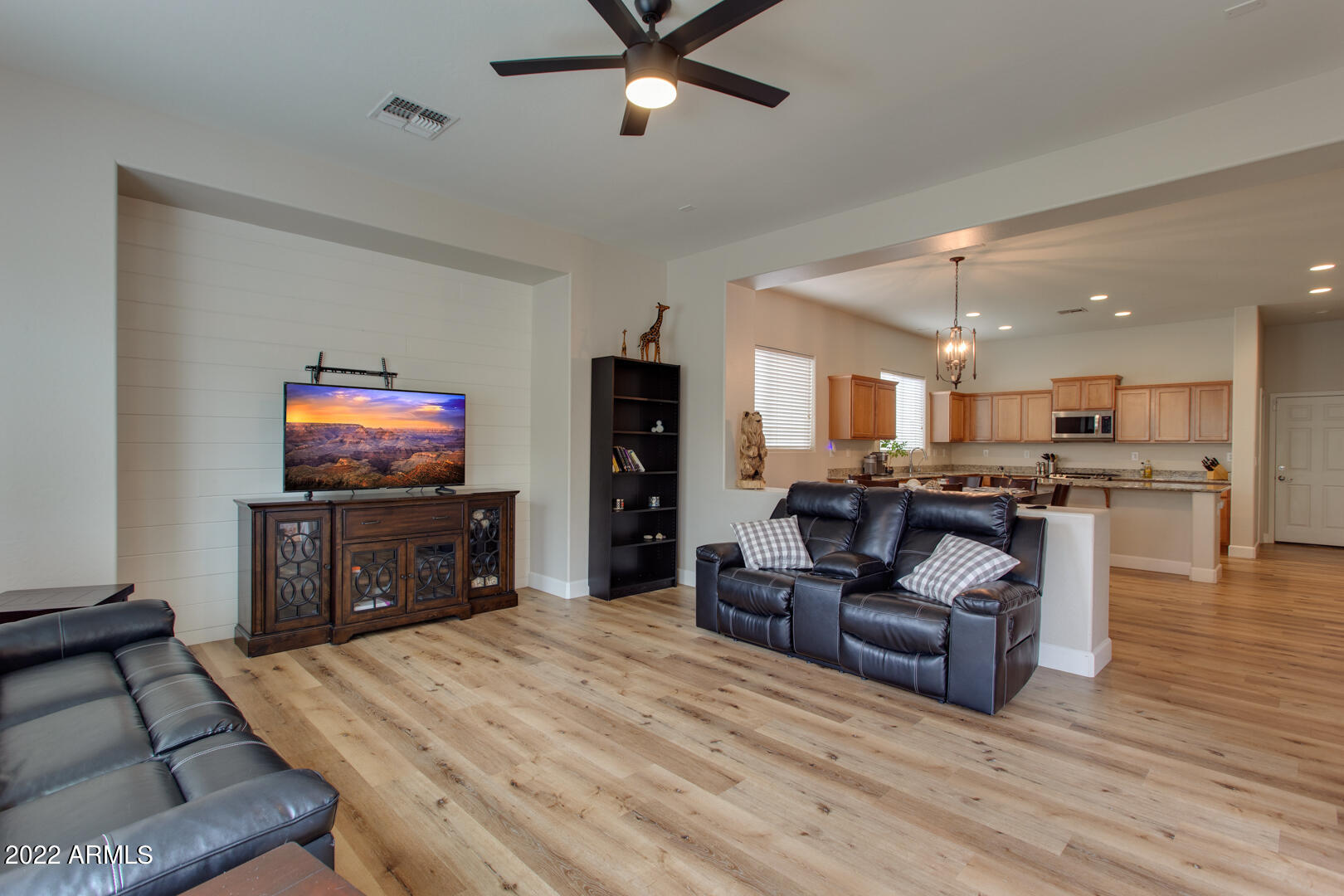 2244 W WHITMAN Court