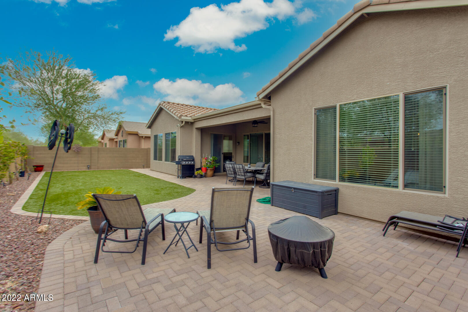 2244 W WHITMAN Court