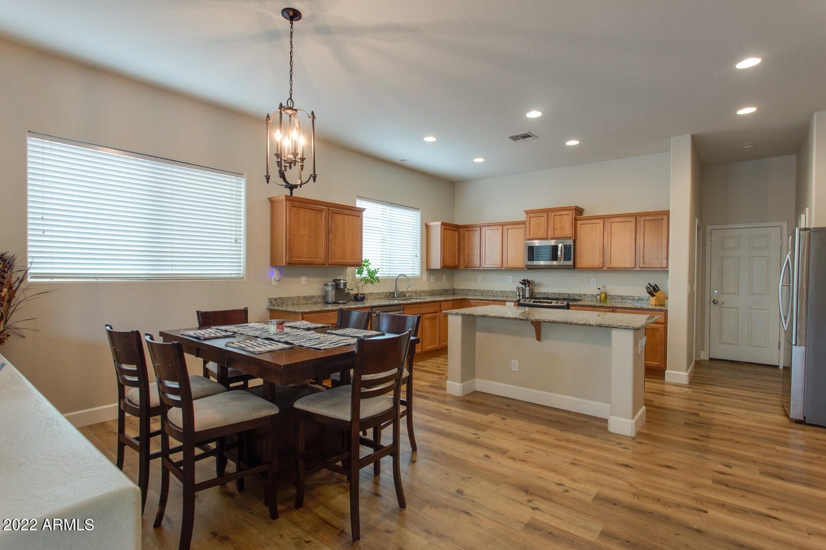 2244 W WHITMAN Court