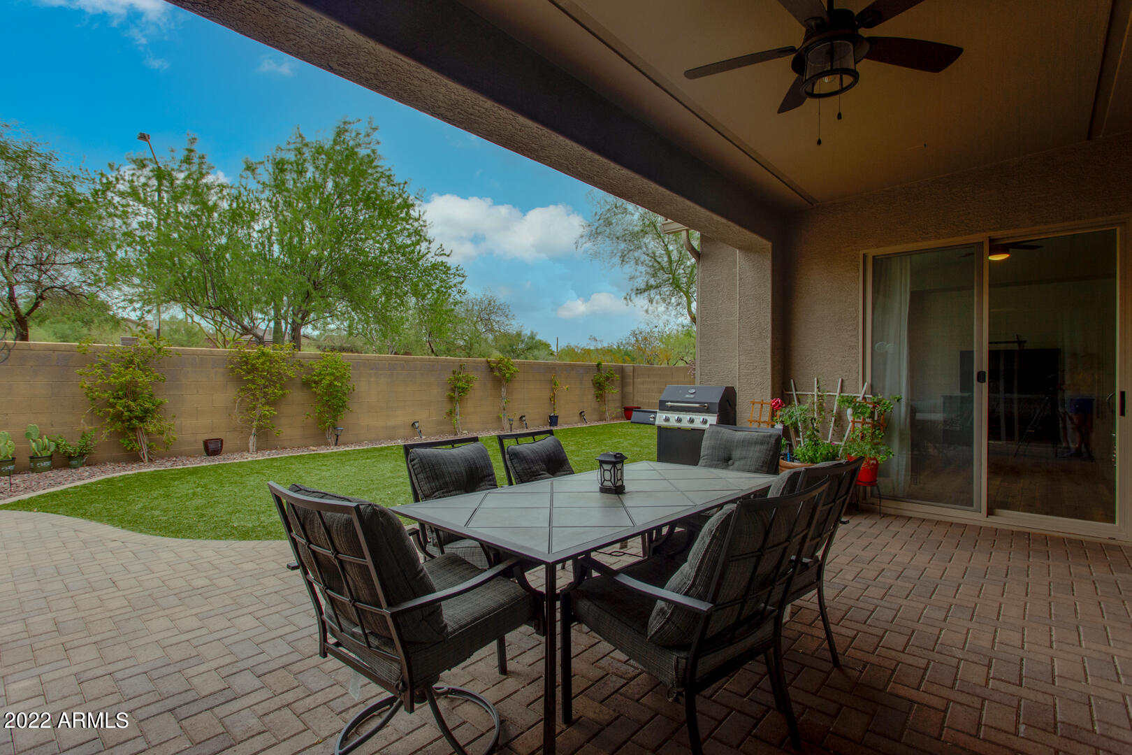 2244 W WHITMAN Court