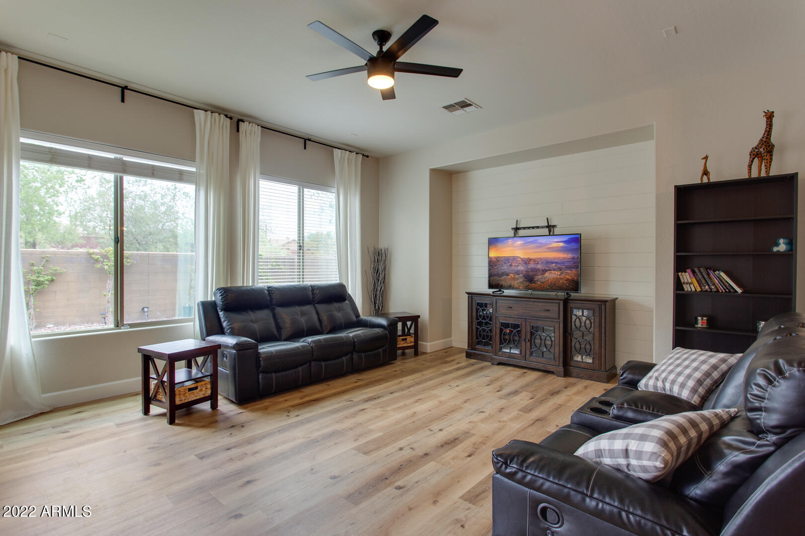 2244 W WHITMAN Court