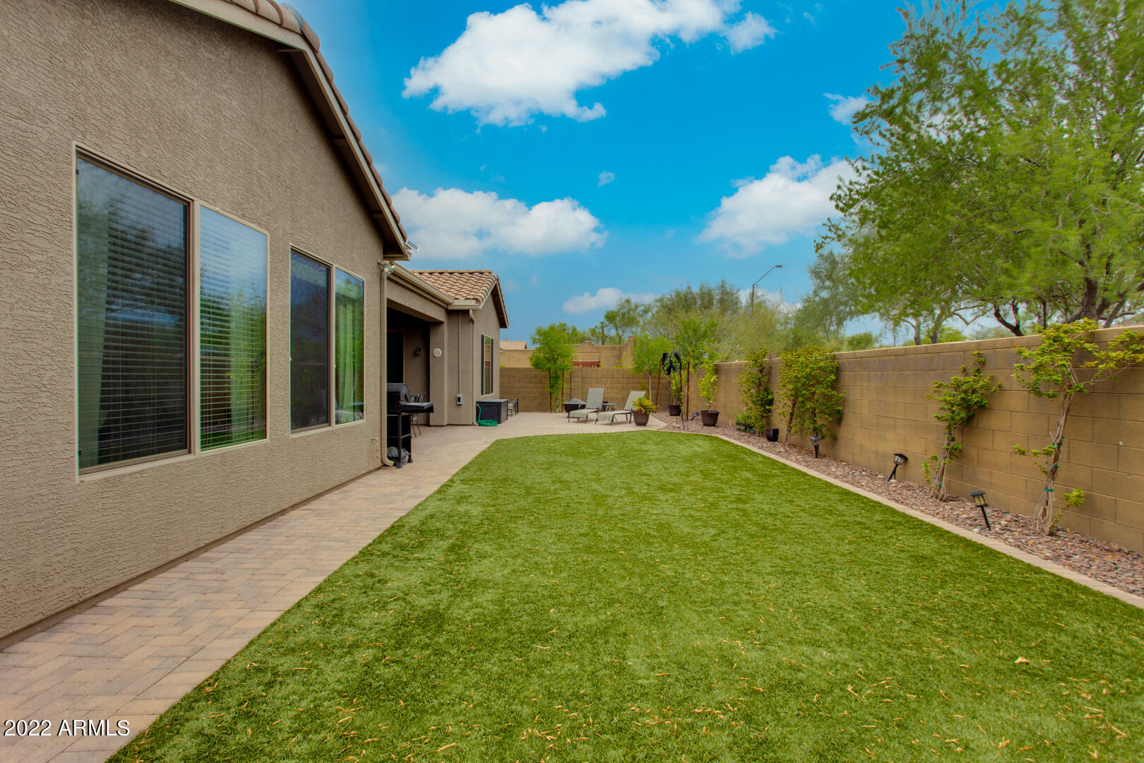 2244 W WHITMAN Court