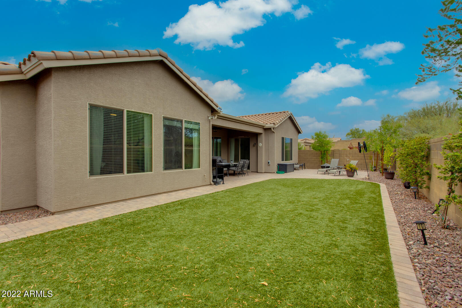 2244 W WHITMAN Court