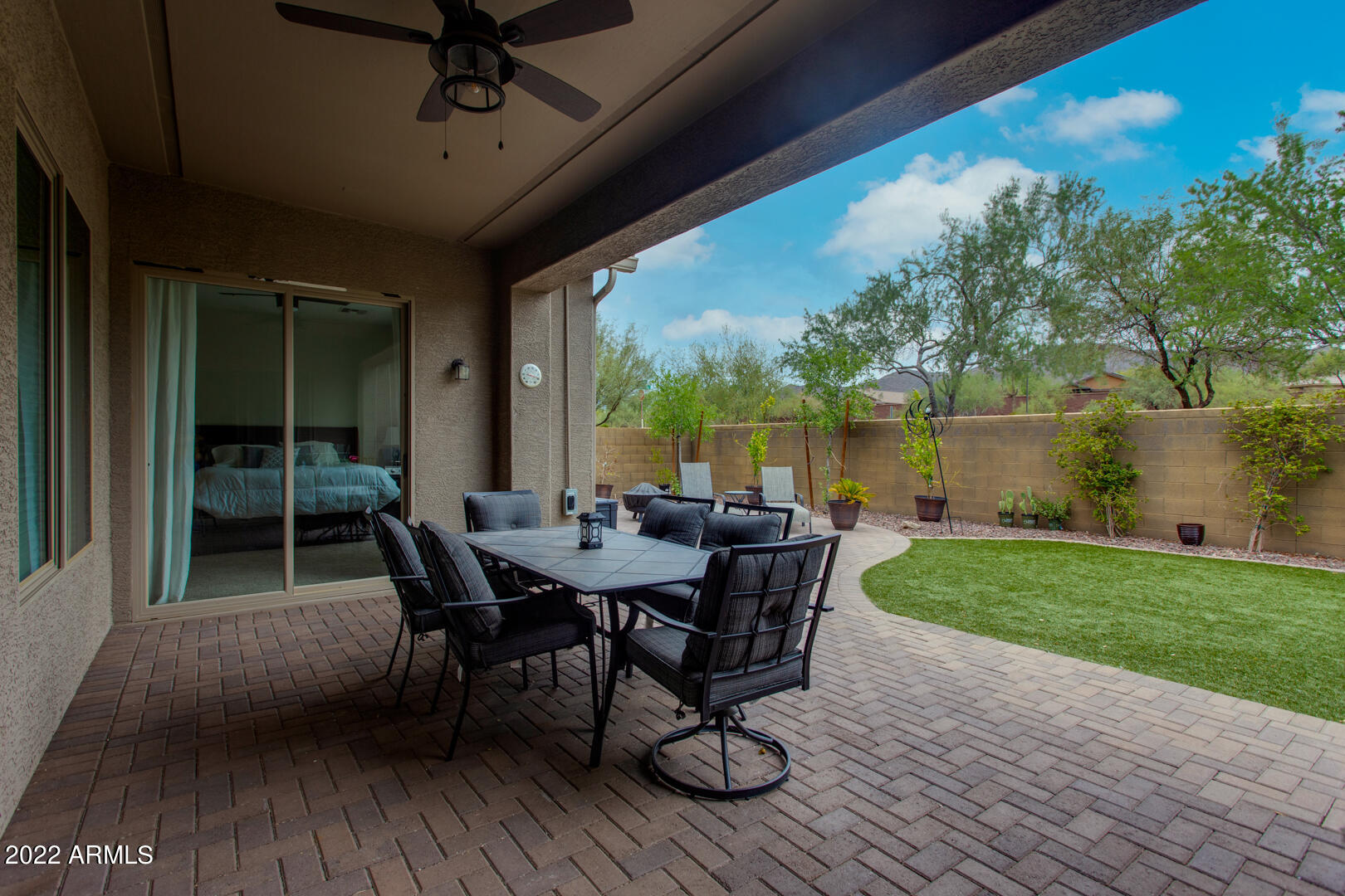 2244 W WHITMAN Court