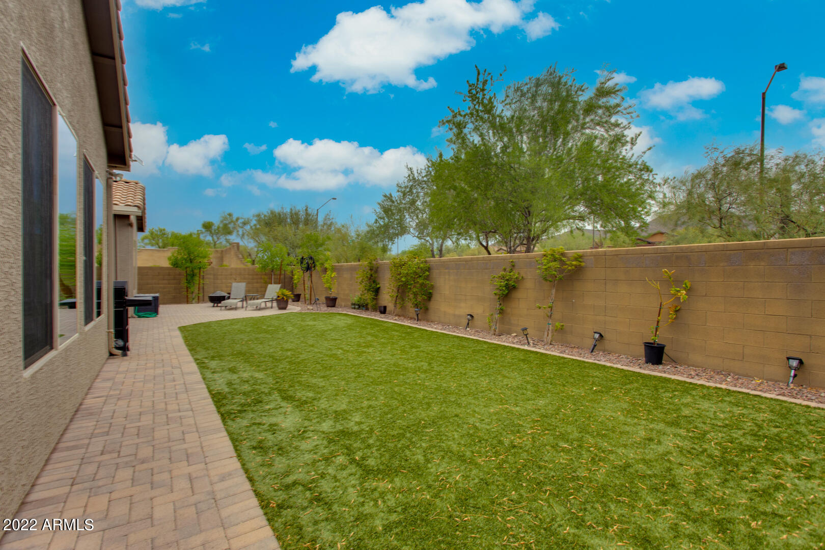 2244 W WHITMAN Court
