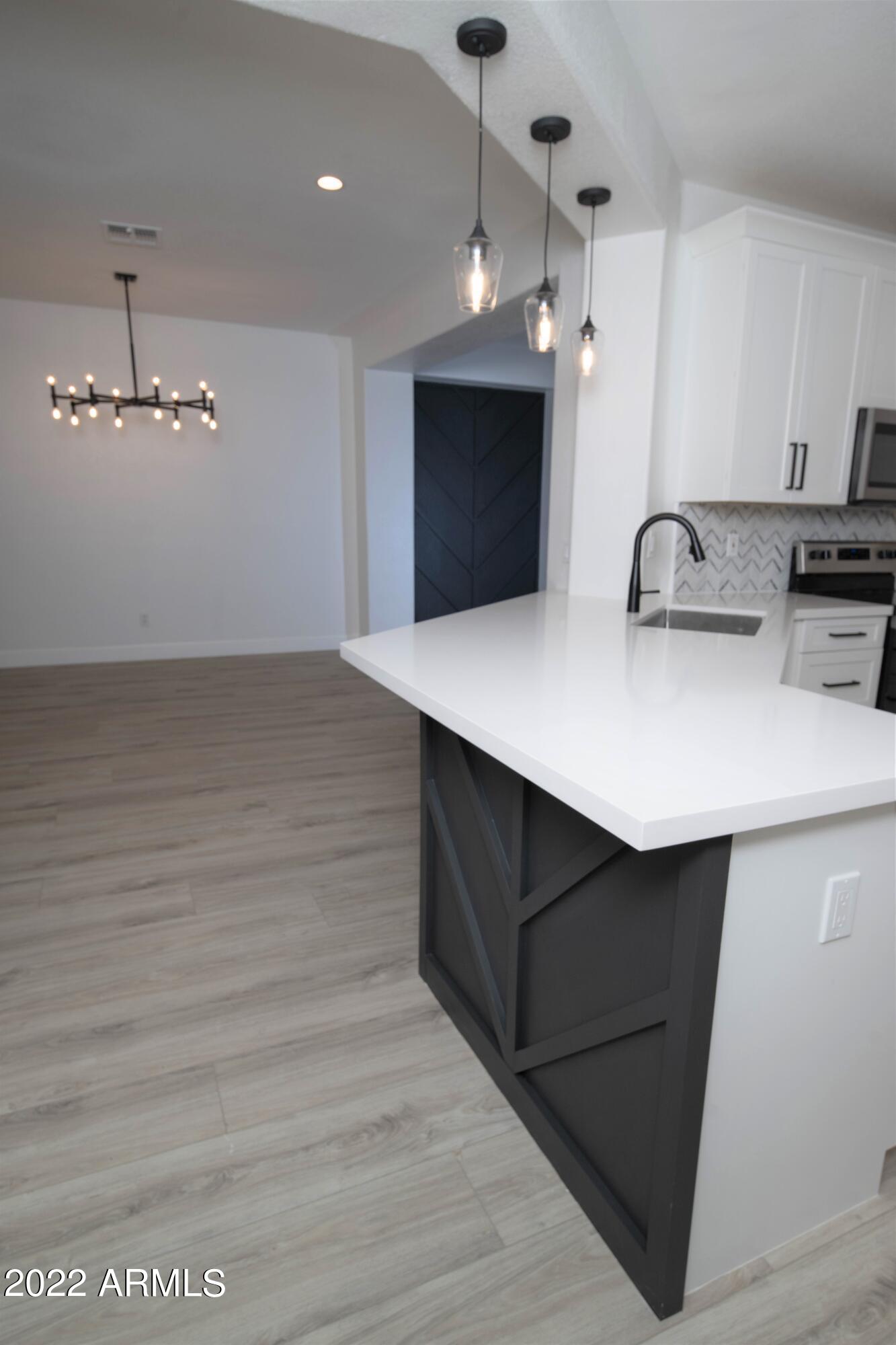 15221 N CLUBGATE Drive # 2023