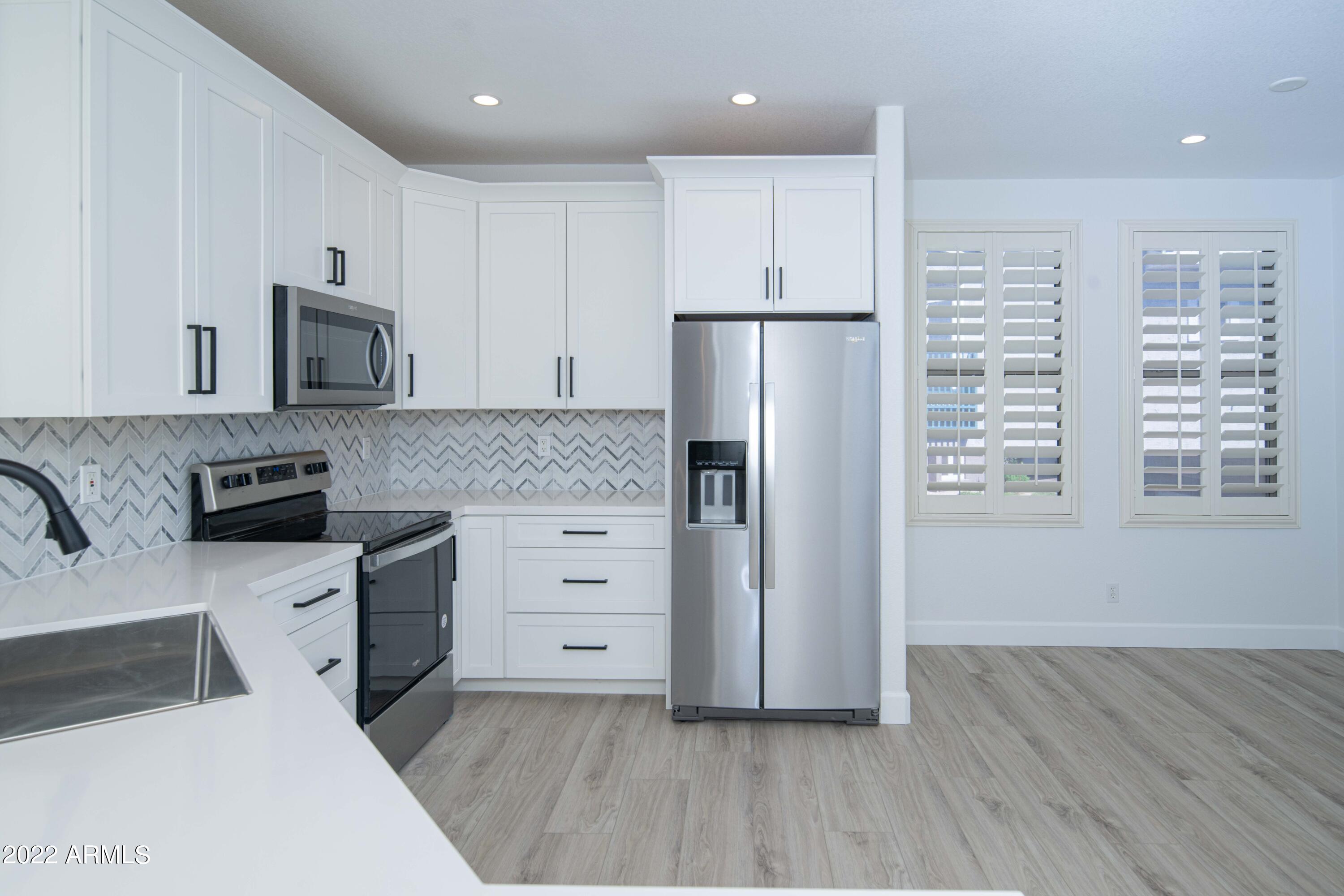15221 N CLUBGATE Drive # 2023