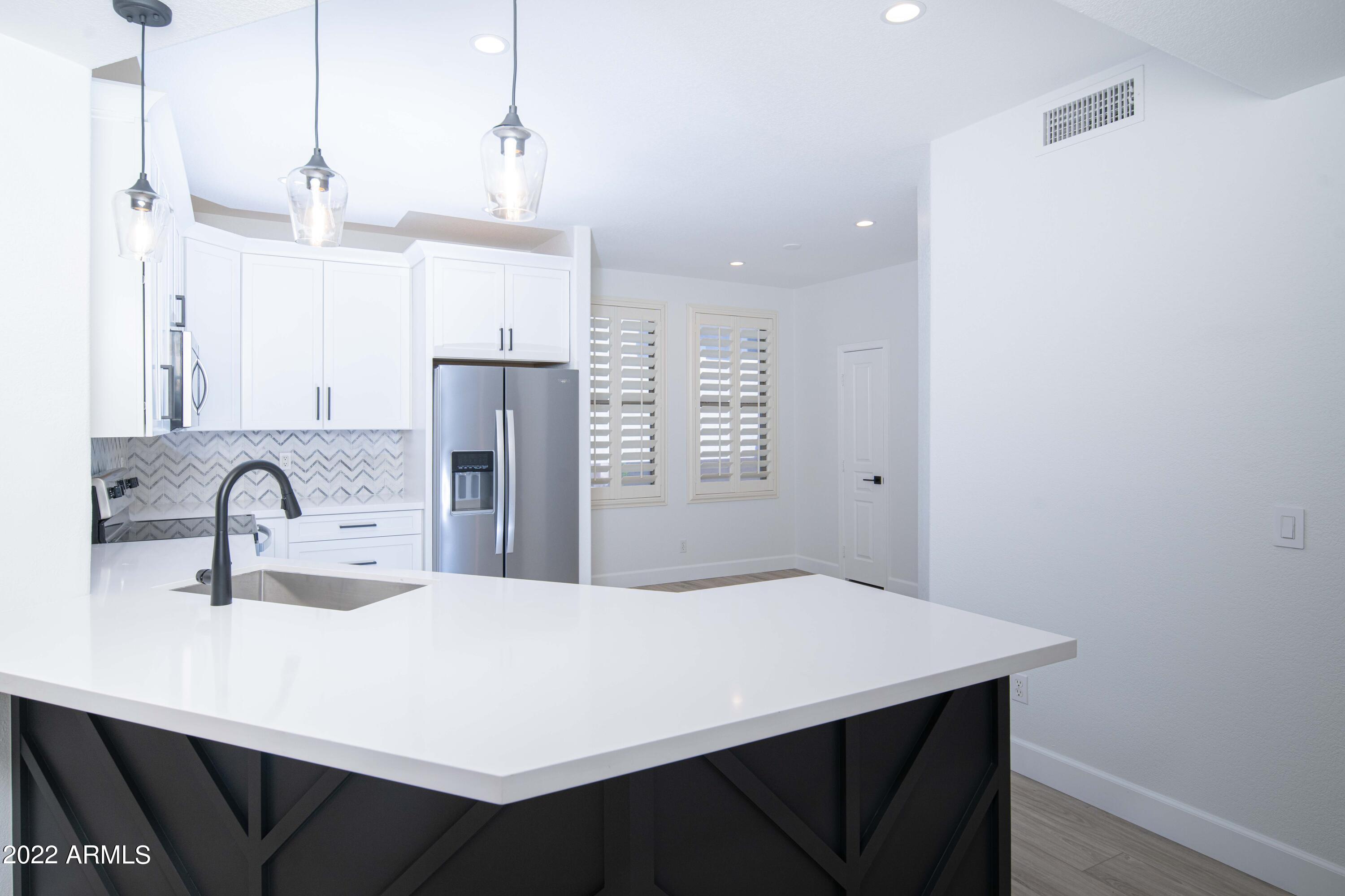 15221 N CLUBGATE Drive # 2023