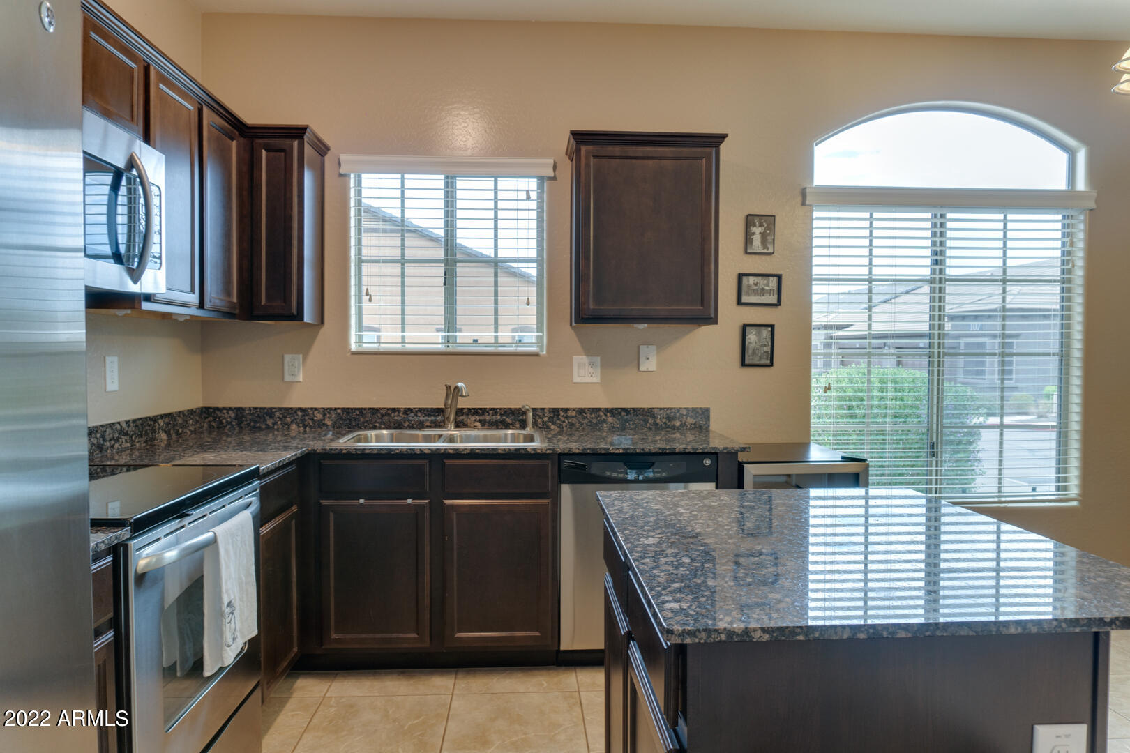2725 E MINE CREEK Road # 1176